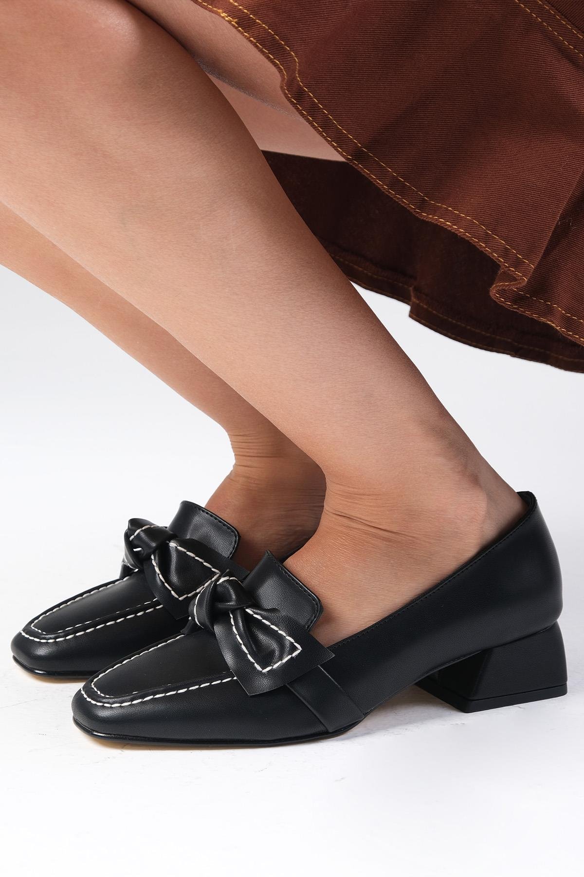 Viola Siyah Renk Kısa Topuklu Ayakkabı-Kısa Topuklu-Mio Gusto-01548BLC