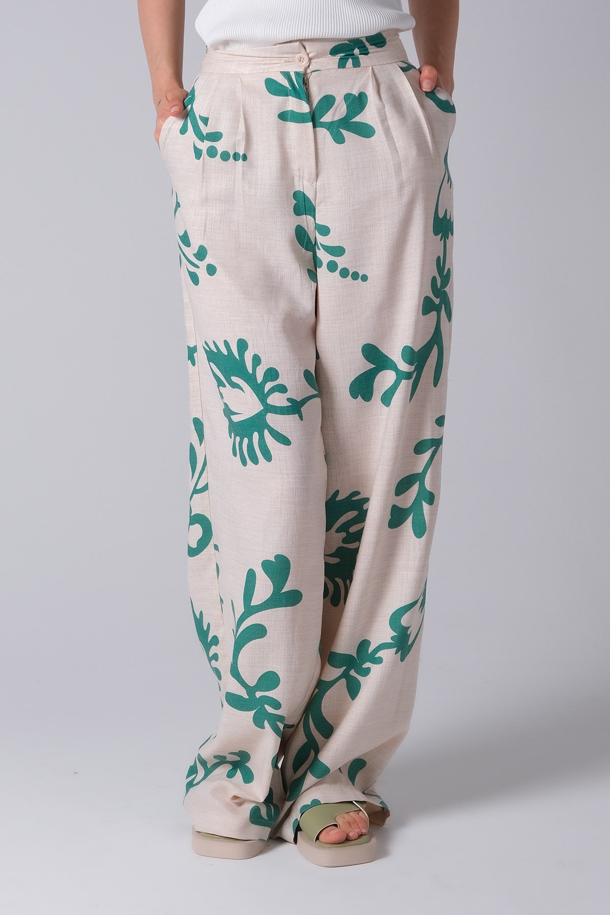 Yeşil Renk Kadın Bol Paça Pantalon-Pantolon-Mio Gusto-G0025GNK