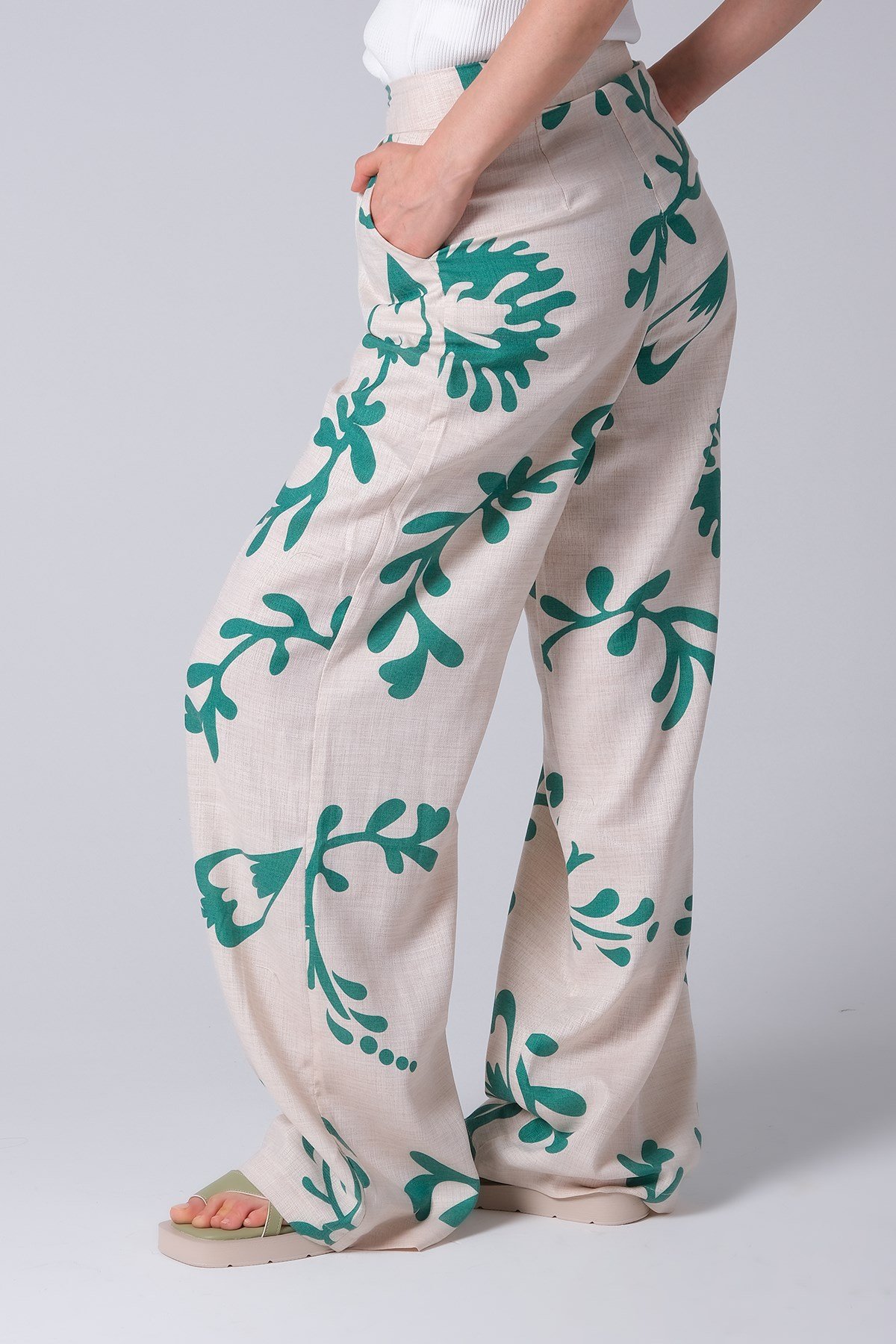 Yeşil Renk Kadın Bol Paça Pantalon-Pantolon-Mio Gusto-G0025GNK