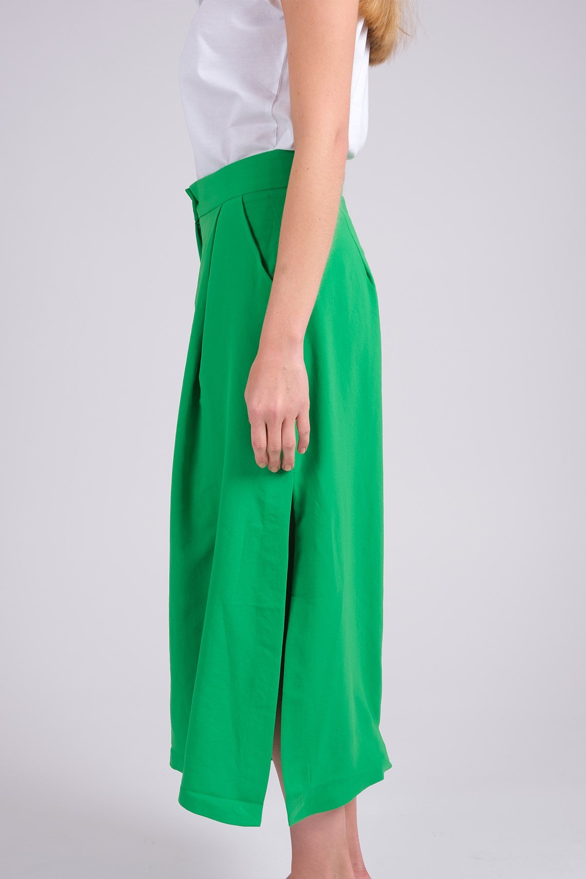 Yeşil Renk Yanları Yırtmaçlı Kadın Pantalon-Pantolon-Mio Gusto-G0021GNK