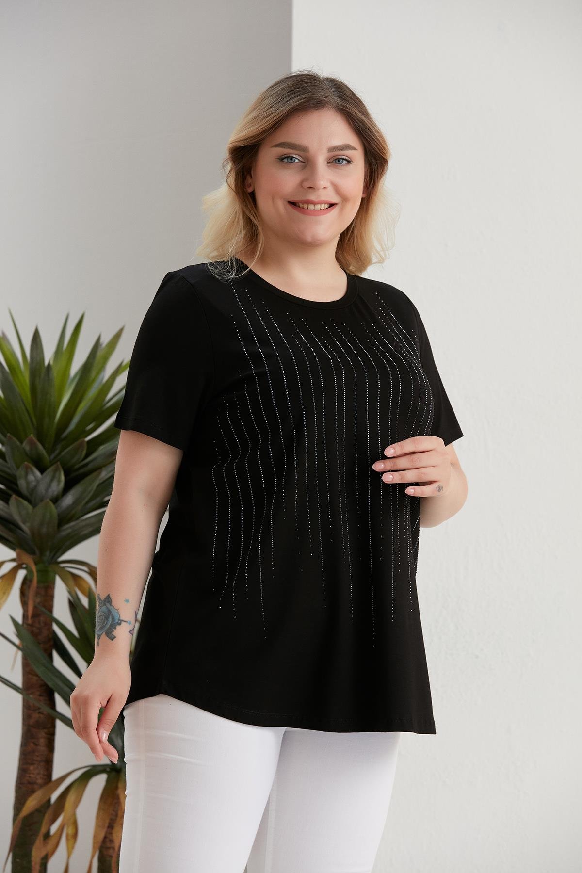 Büyük Beden Çizgi Taş Detaylı Siyah Bluz