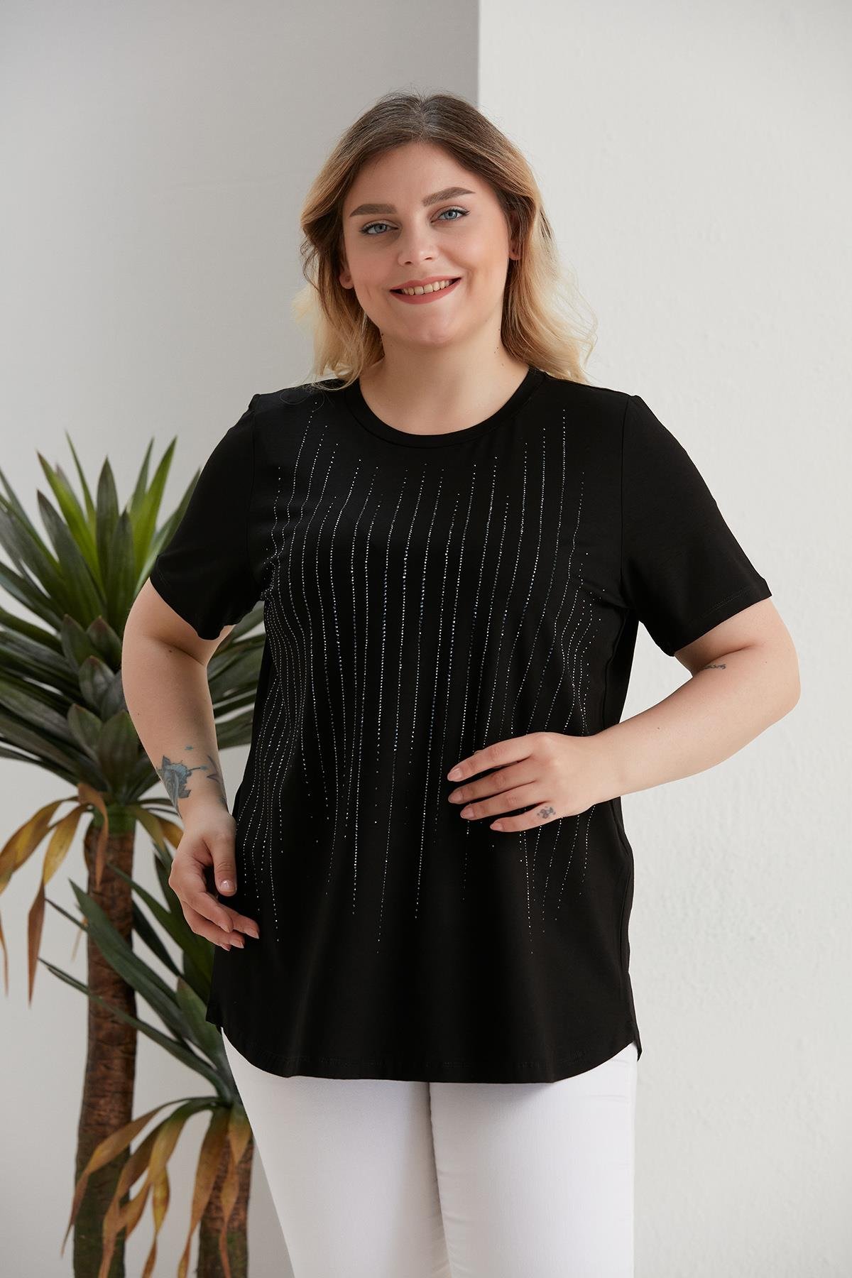 Büyük Beden Çizgi Taş Detaylı Siyah Bluz