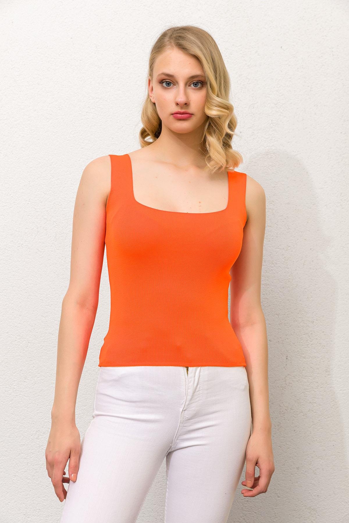 Büyük Beden Oranj Kare Yaka Askılı Crop Top Triko