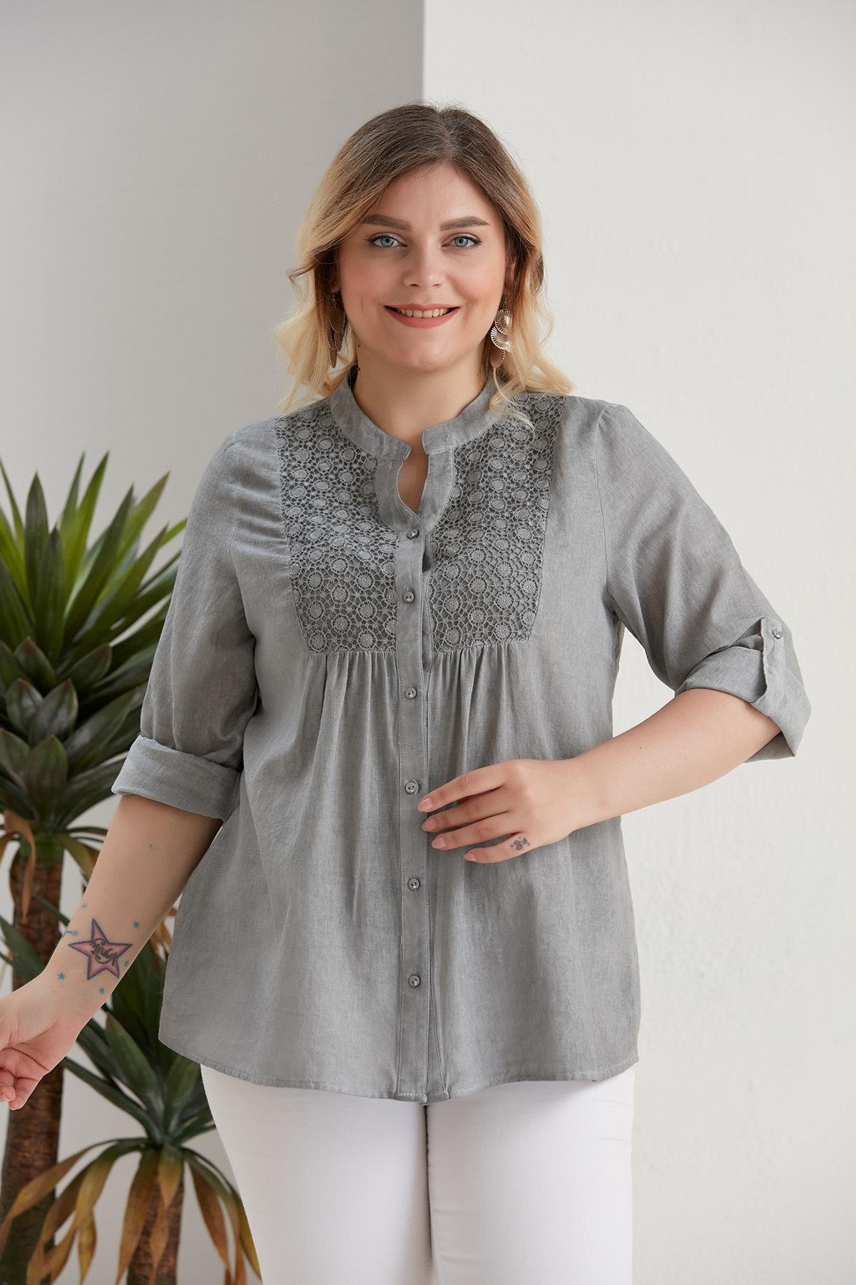 Büyük Beden Robası Dantelli Batik Füme Gömlek 