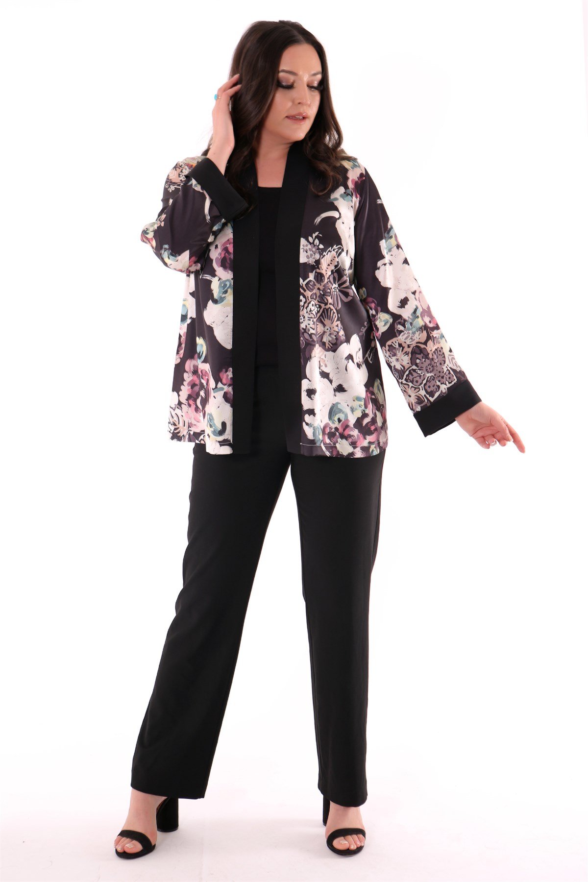 Büyük Beden Saten Çiçek Desenli Siyah Kimono 