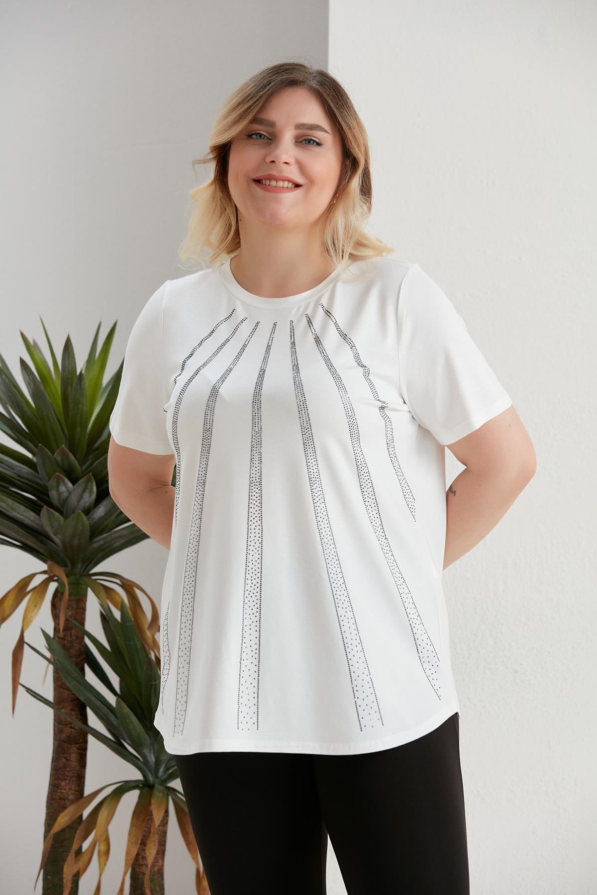 Büyük Beden Verev Taş Detaylı Ekru Bluz