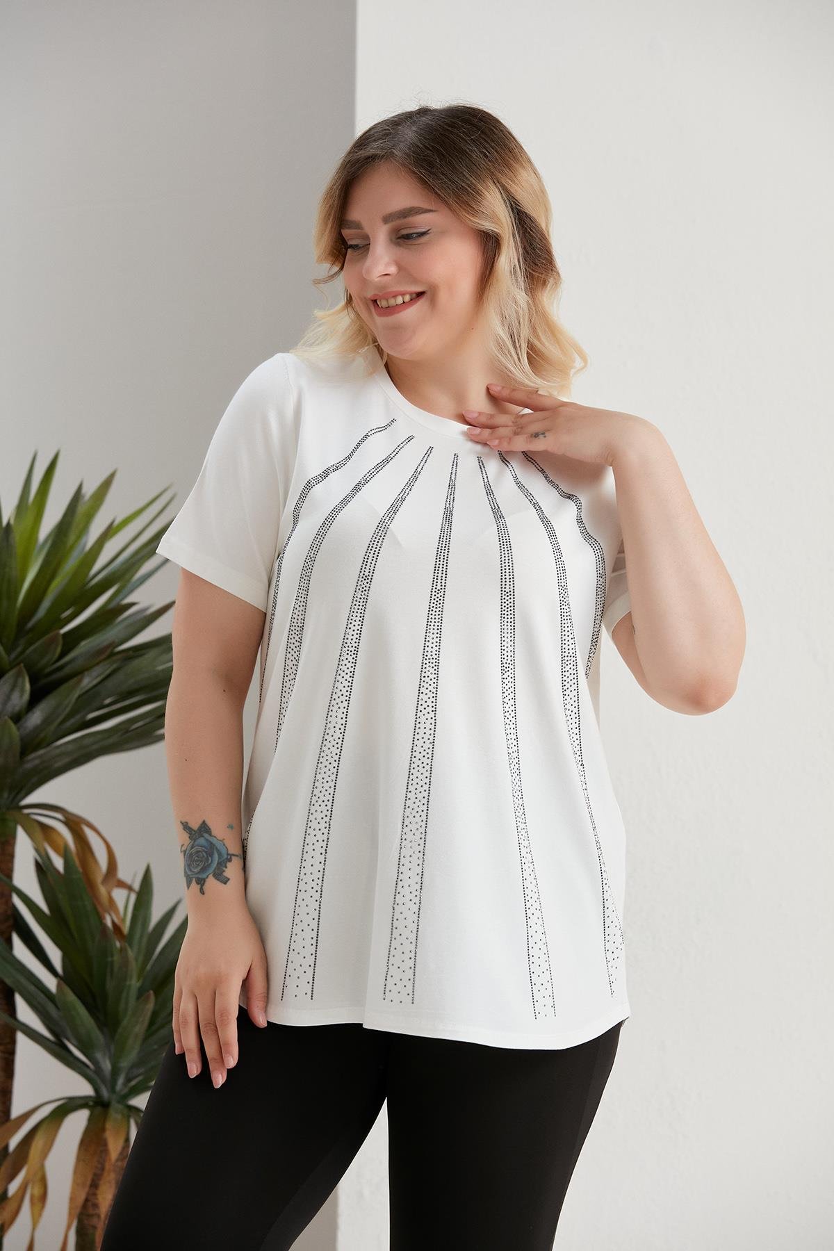 Büyük Beden Verev Taş Detaylı Ekru Bluz