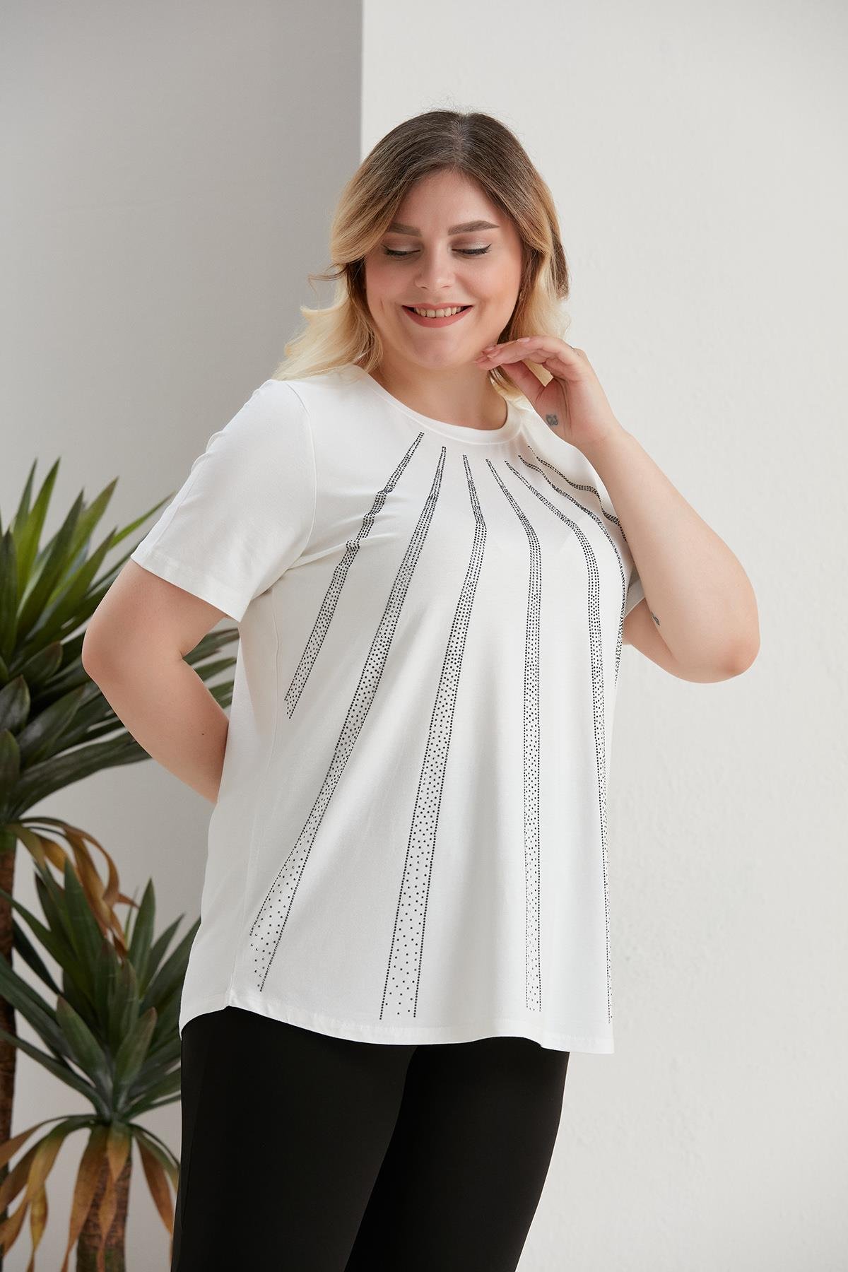 Büyük Beden Verev Taş Detaylı Ekru Bluz