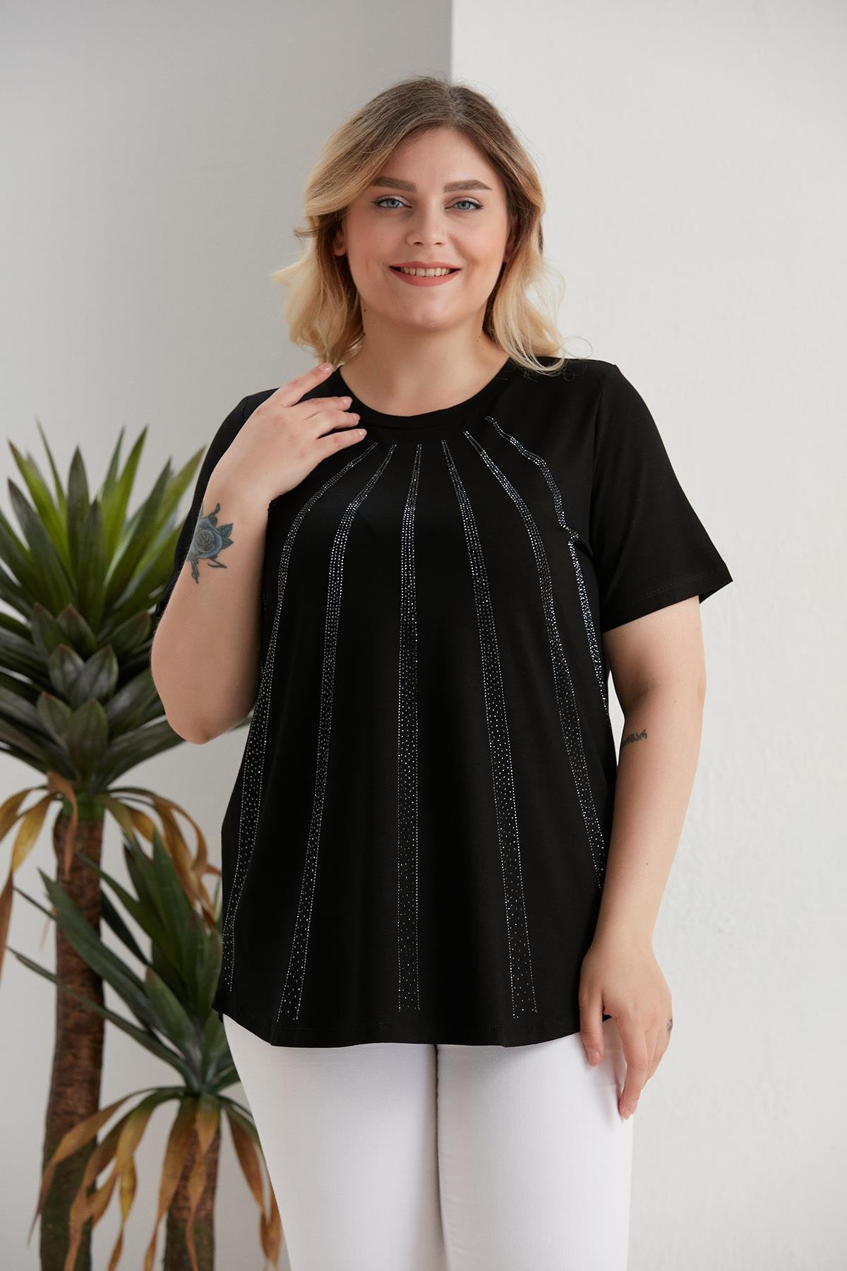 Büyük Beden Verev Taş Detaylı Siyah Bluz