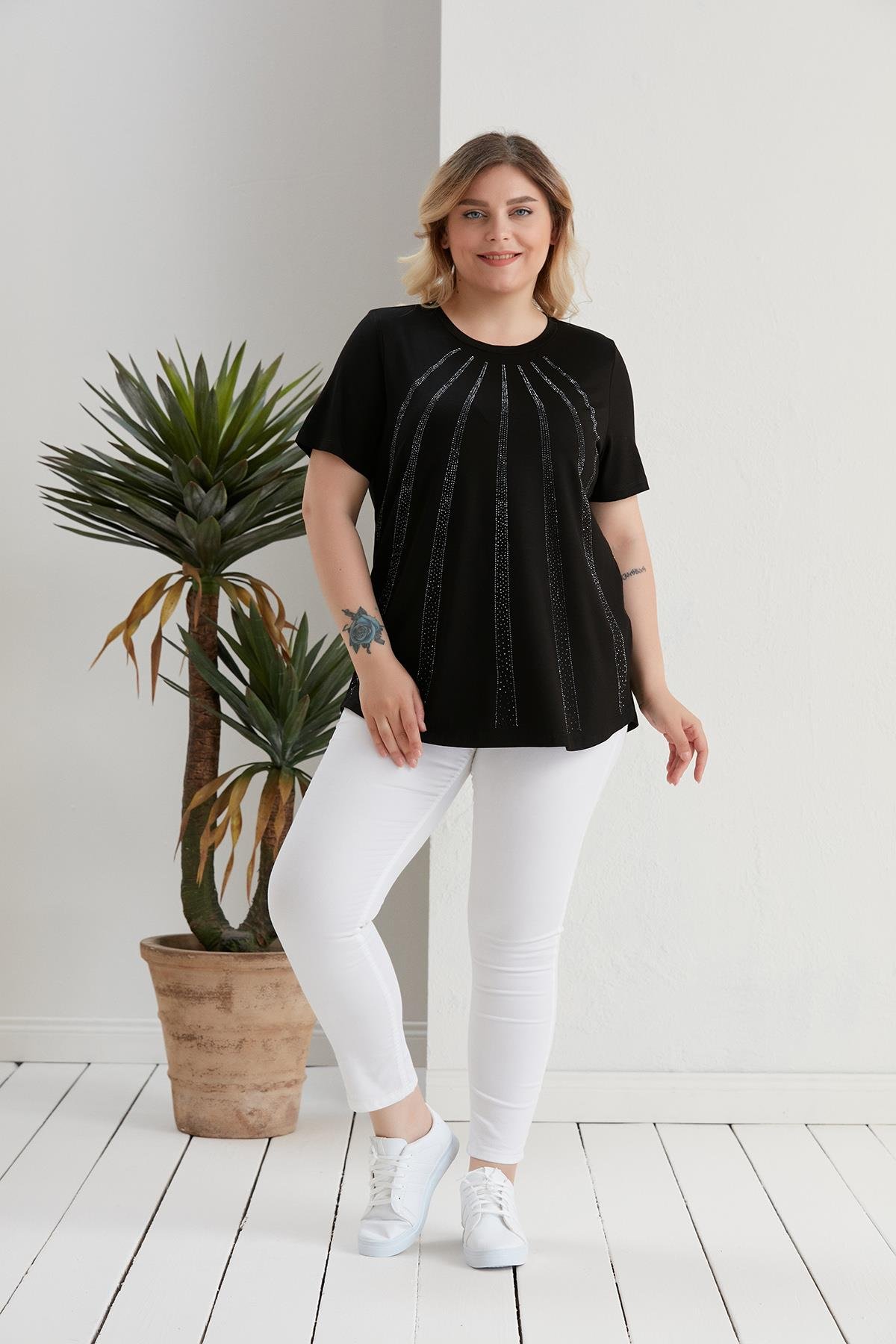 Büyük Beden Verev Taş Detaylı Siyah Bluz