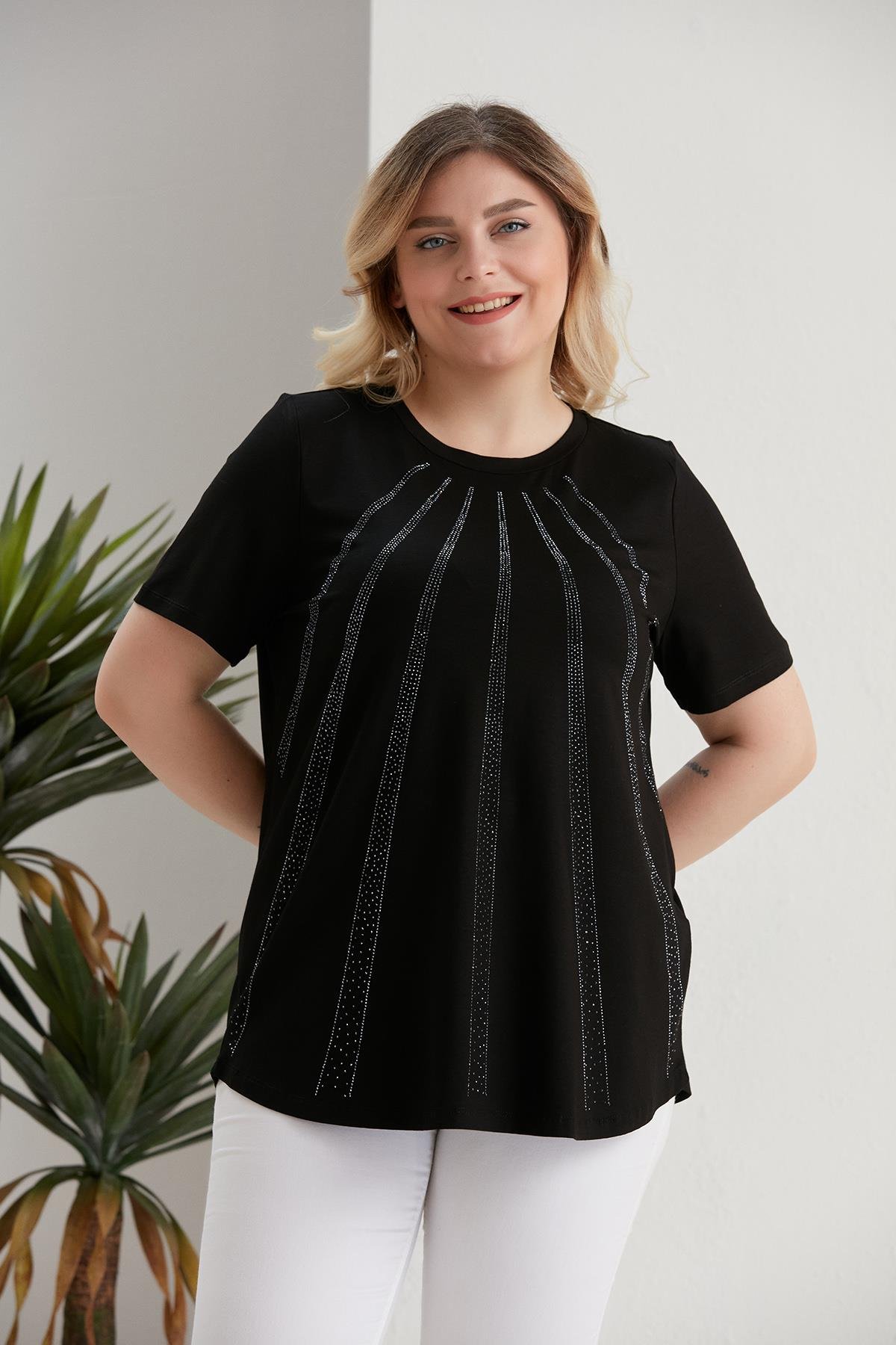 Büyük Beden Verev Taş Detaylı Siyah Bluz