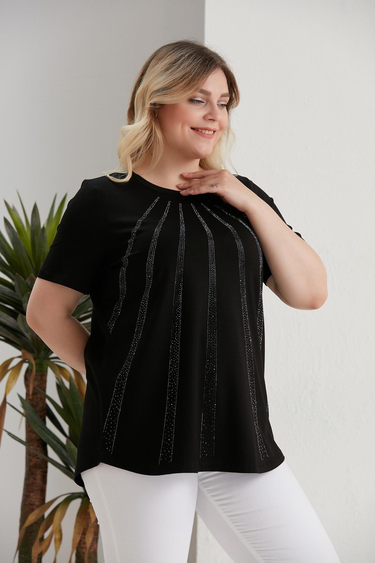Büyük Beden Verev Taş Detaylı Siyah Bluz
