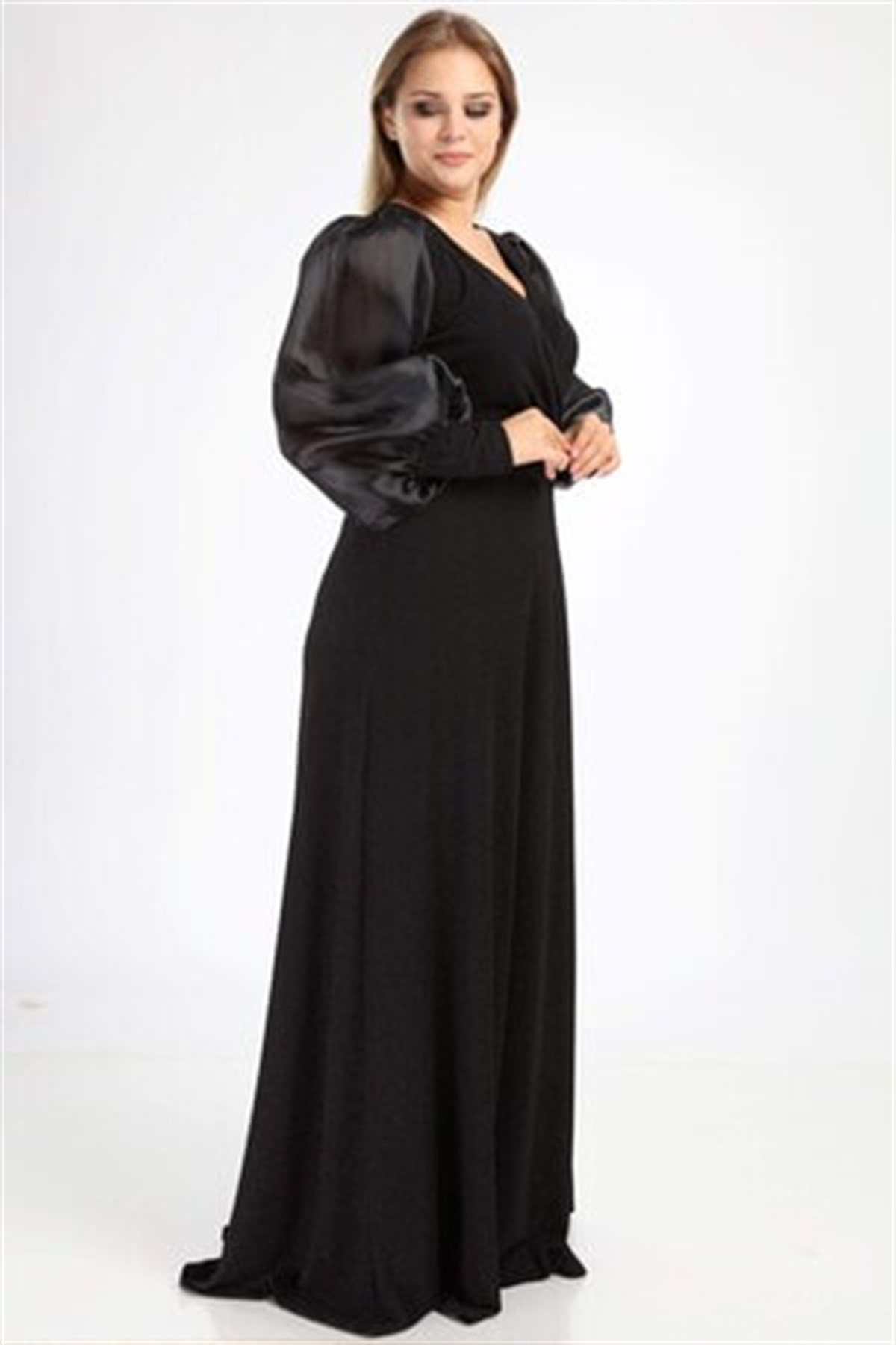 Büyük Beden Yırtmaç Detaylı Siyah Abiye Elbise