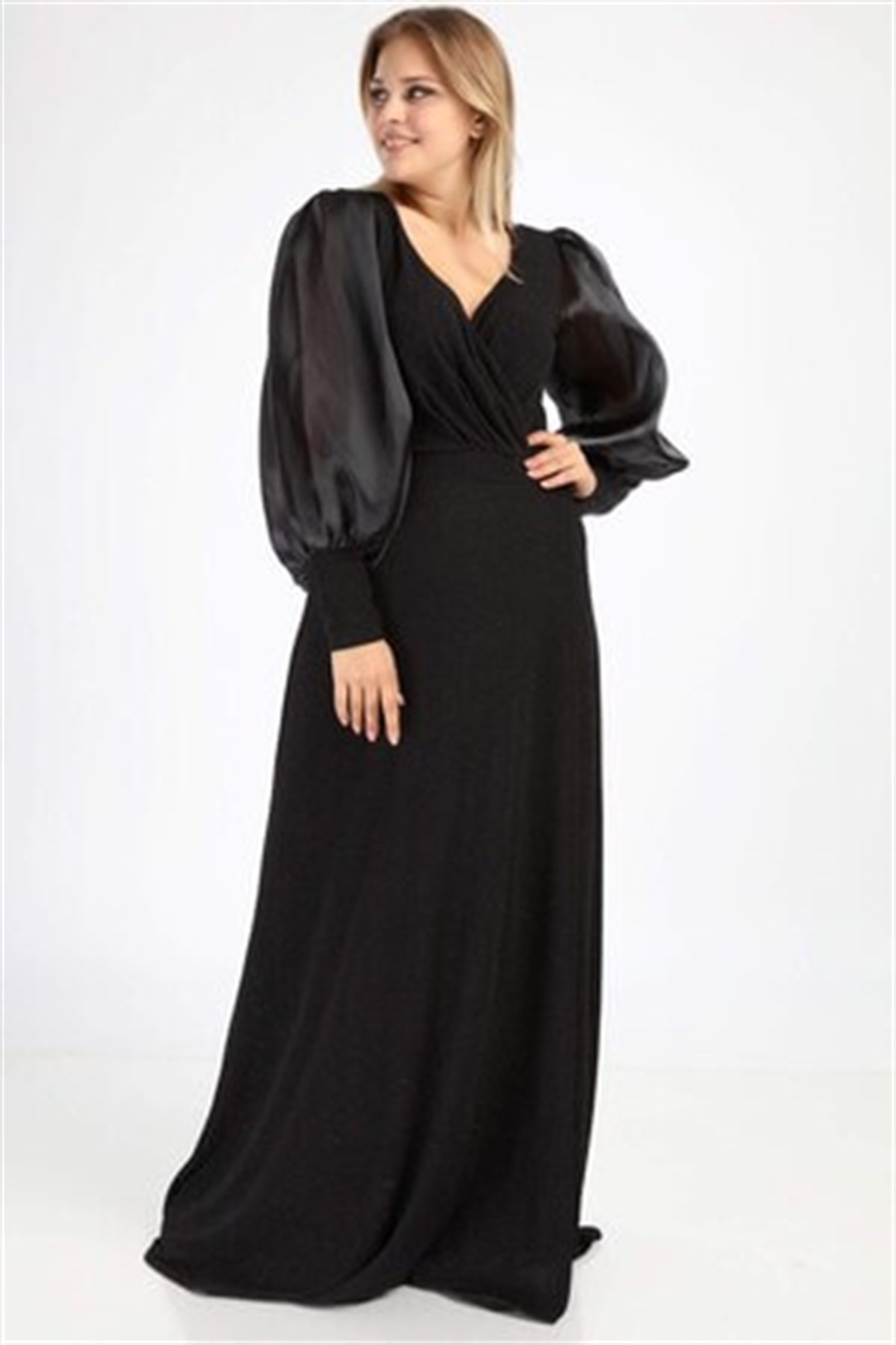 Büyük Beden Yırtmaç Detaylı Siyah Abiye Elbise