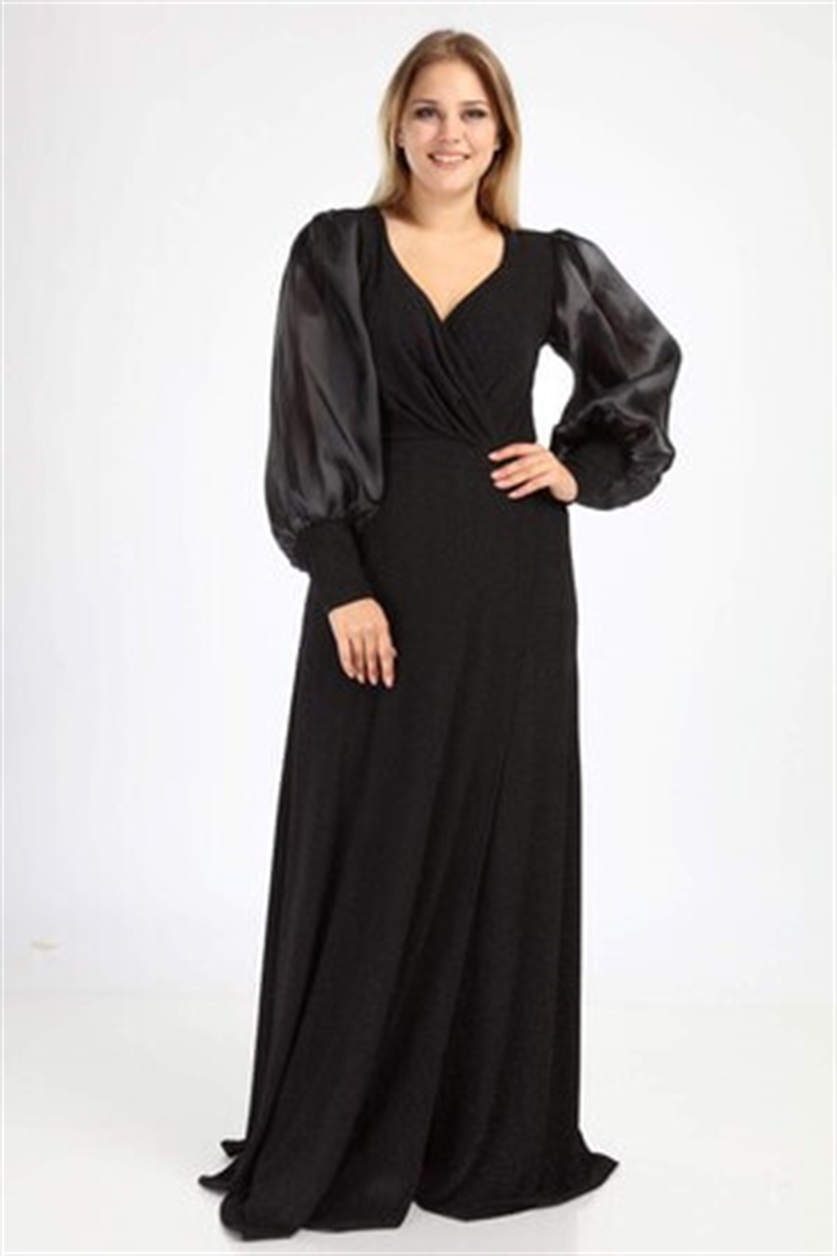 Büyük Beden Yırtmaç Detaylı Siyah Abiye Elbise