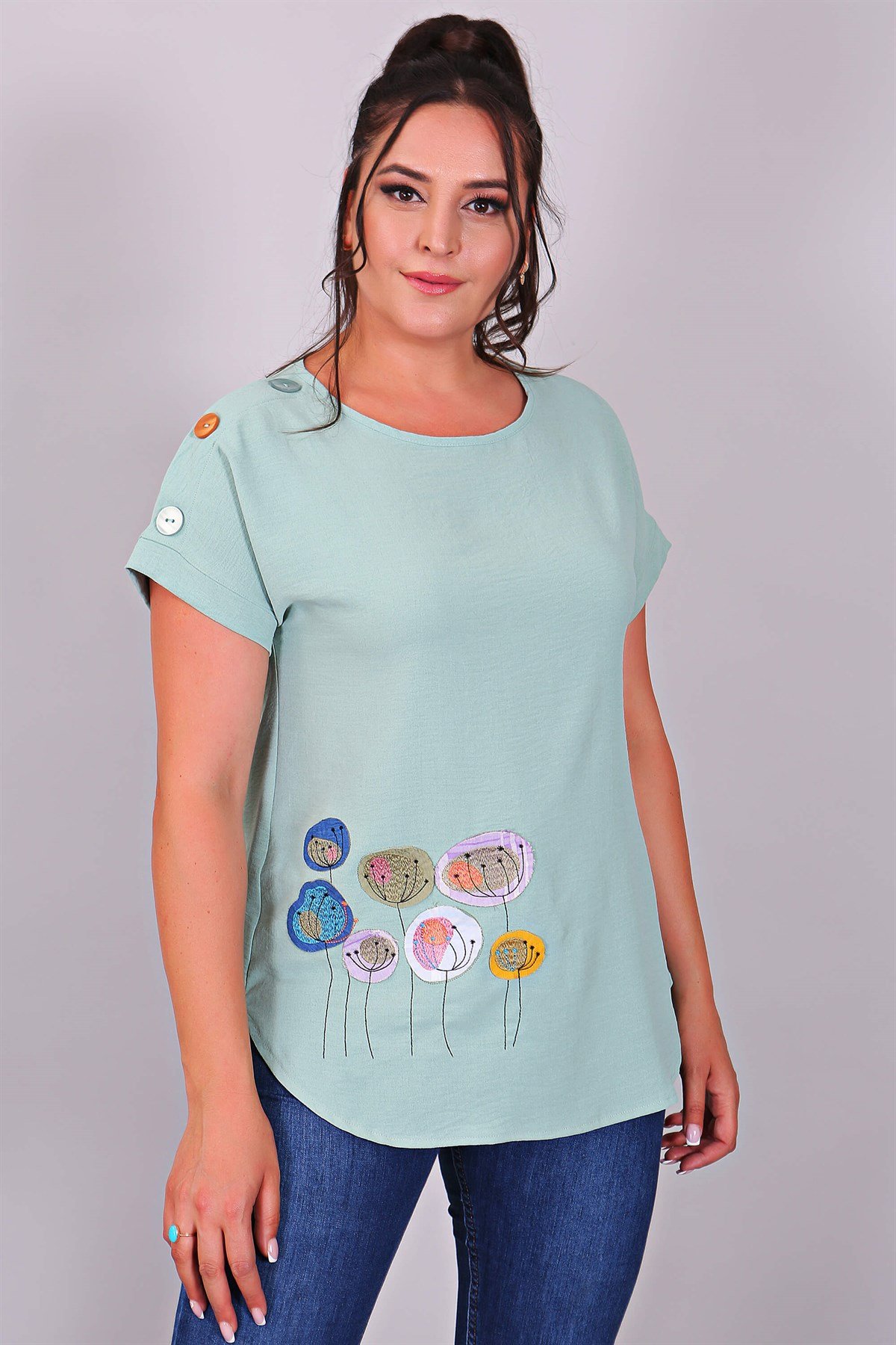 Düğme Ve Nakış Detaylı Mint Yeşili Bluz