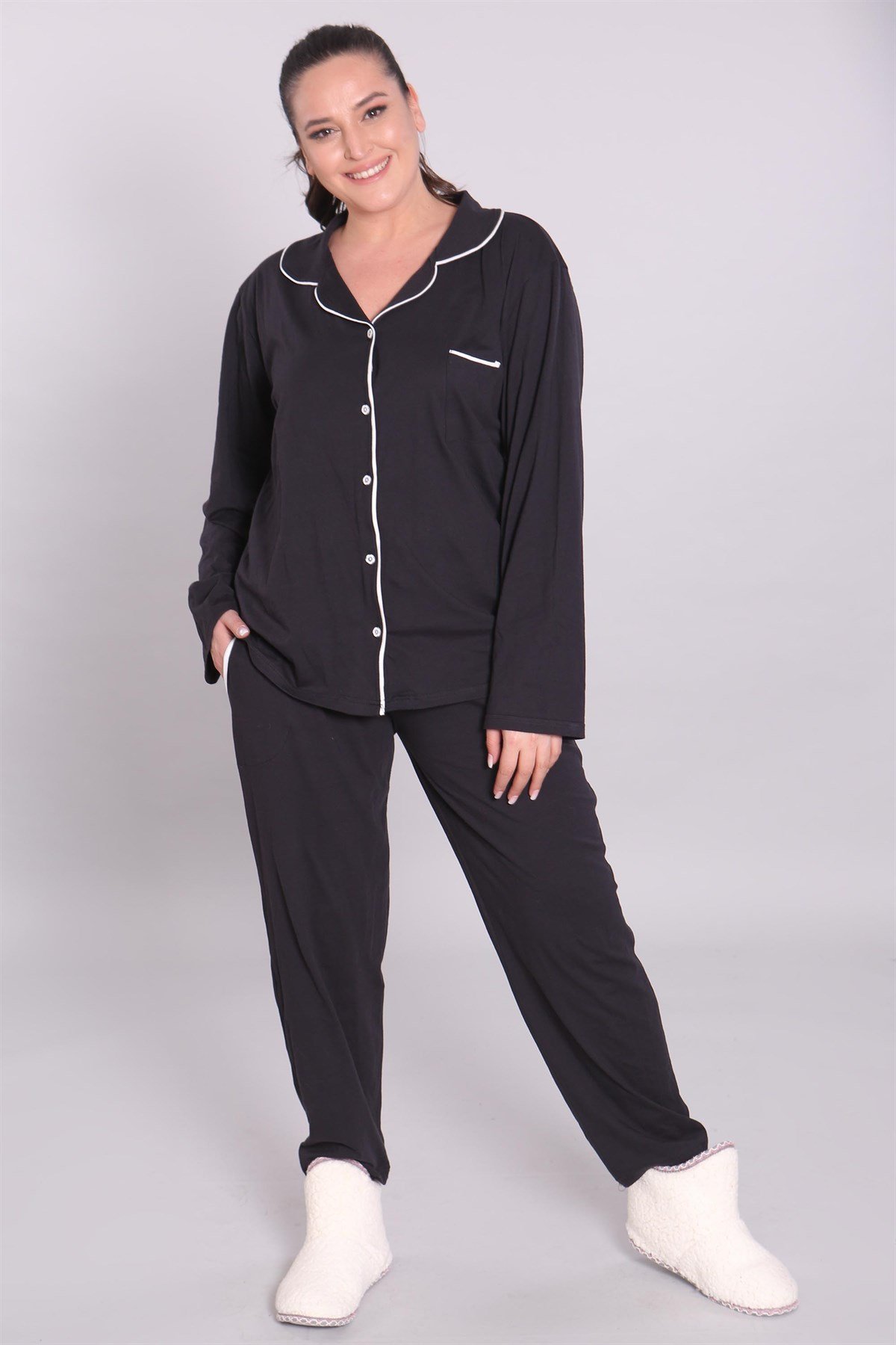 Ekru Biyeli Ön Düğmeli Siyah Pijama Takımı