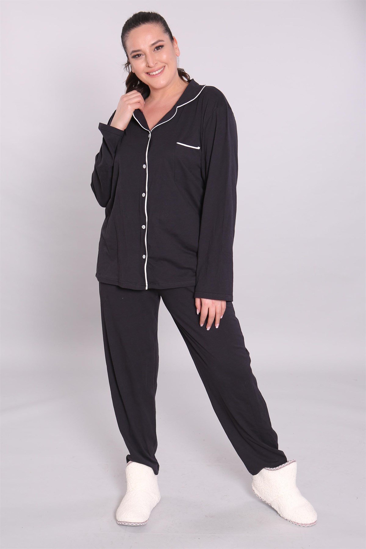 Ekru Biyeli Ön Düğmeli Siyah Pijama Takımı