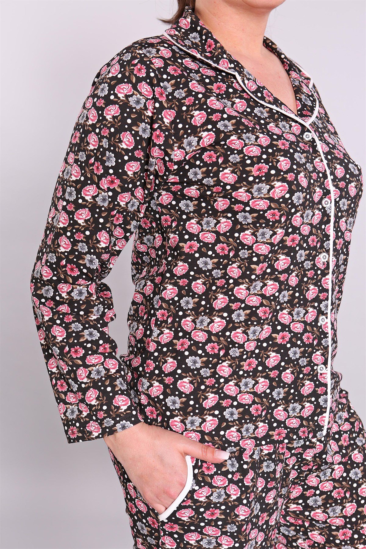 Ön Düğmeli Çiçek Desenli Siyah Pijama Takımı