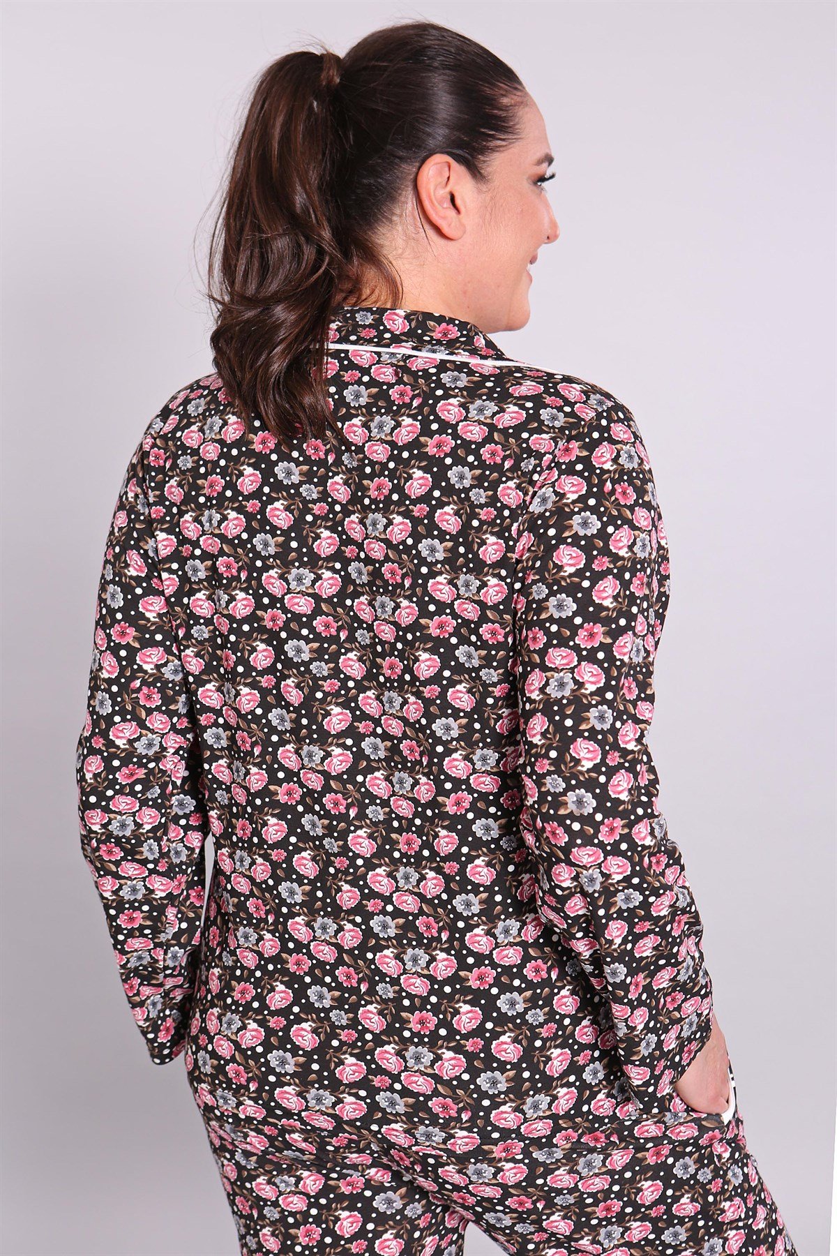 Ön Düğmeli Çiçek Desenli Siyah Pijama Takımı