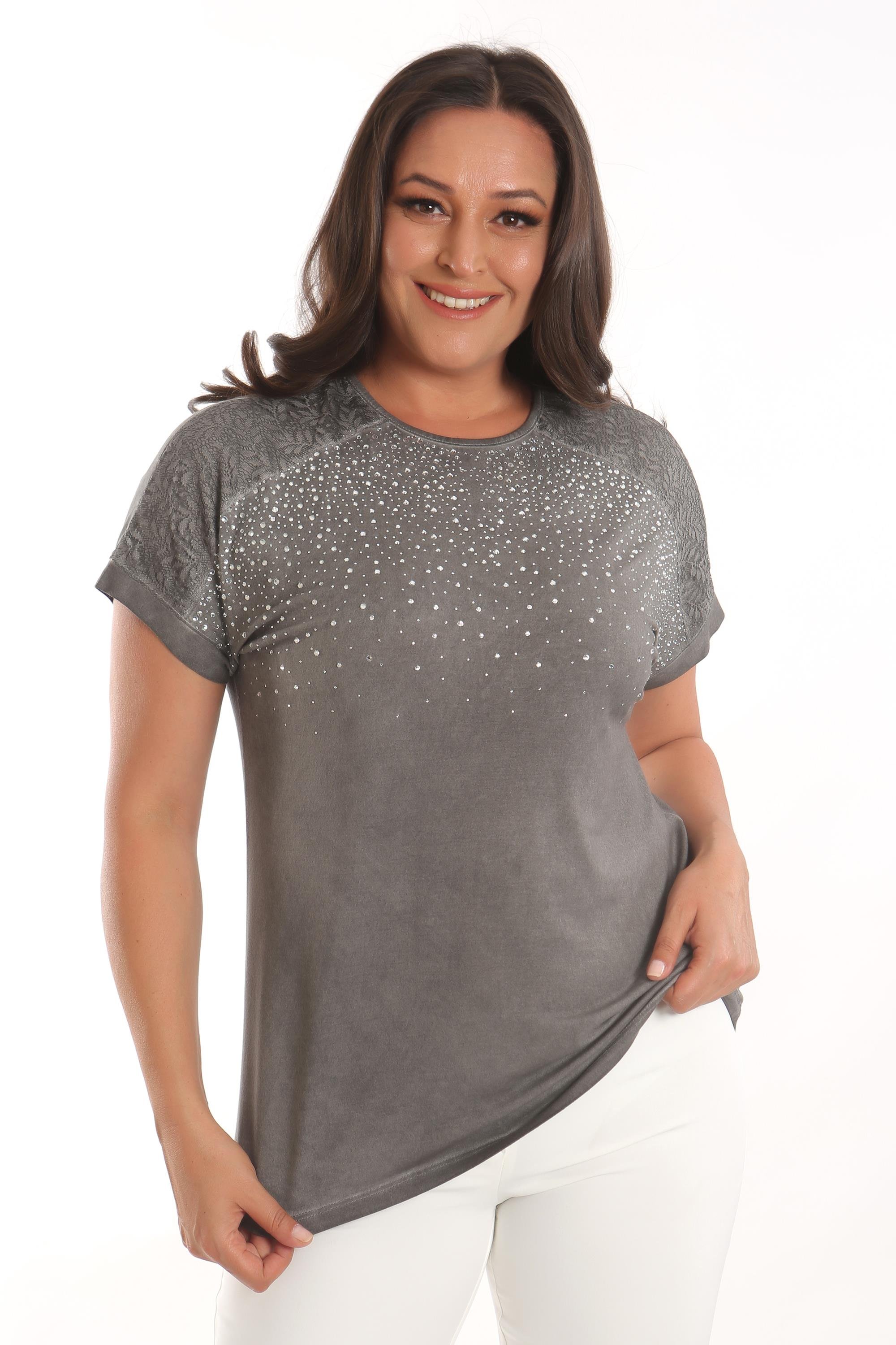 Trend42plus Büyük Beden Antrasit Taş Baskılı Omuz Dantel Detaylı Batik Yıkamalı Bluz