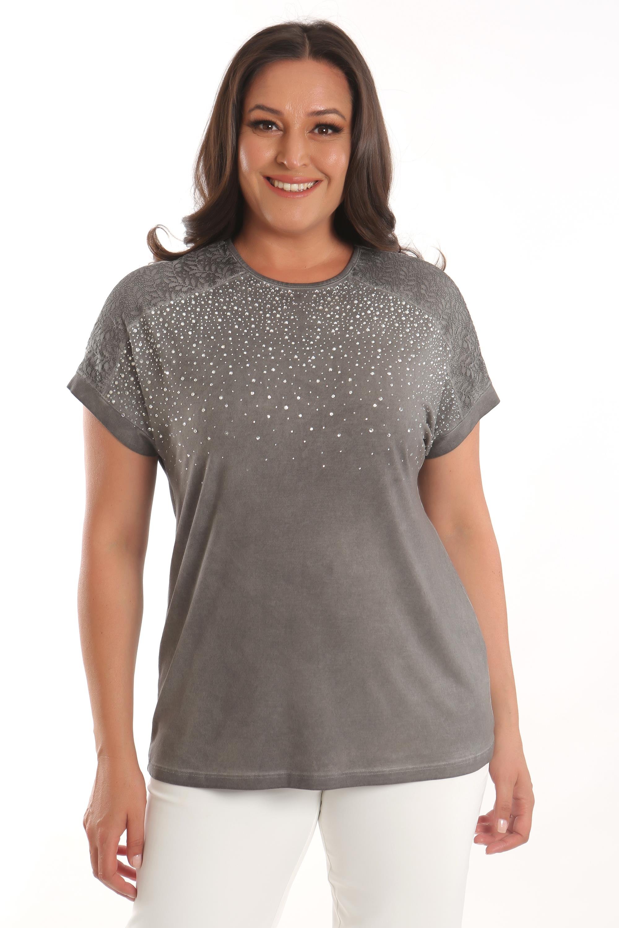 Trend42plus Büyük Beden Antrasit Taş Baskılı Omuz Dantel Detaylı Batik Yıkamalı Bluz