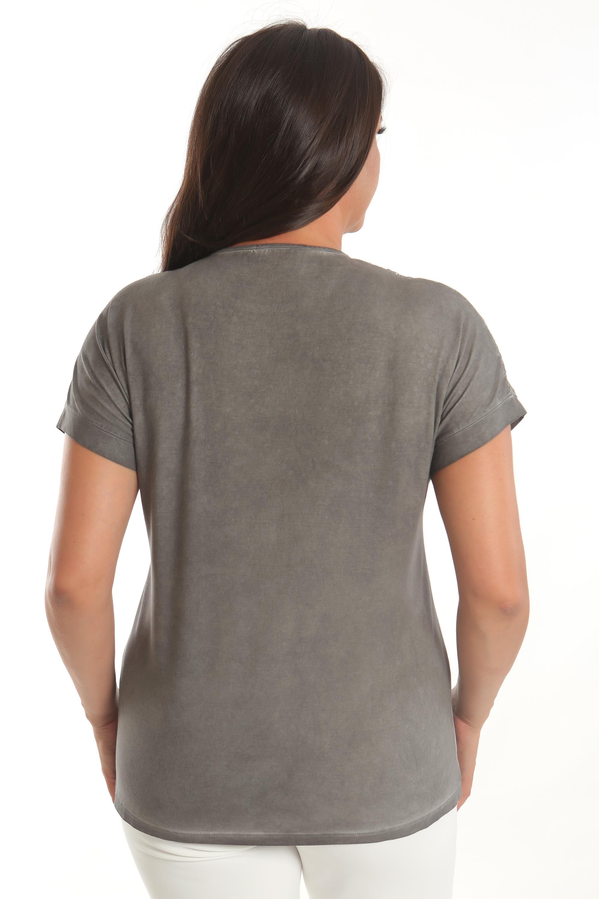 Trend42plus Büyük Beden Antrasit Taş Baskılı Omuz Dantel Detaylı Batik Yıkamalı Bluz