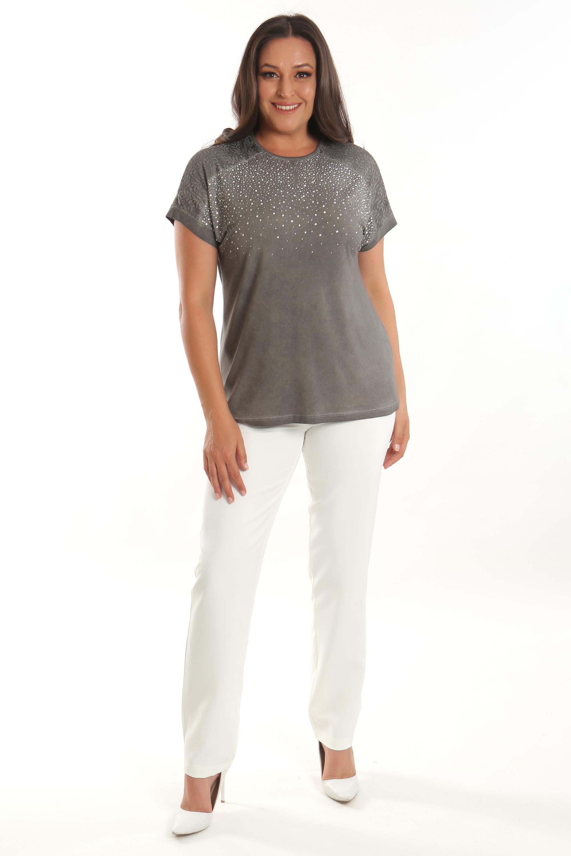 Trend42plus Büyük Beden Antrasit Taş Baskılı Omuz Dantel Detaylı Batik Yıkamalı Bluz