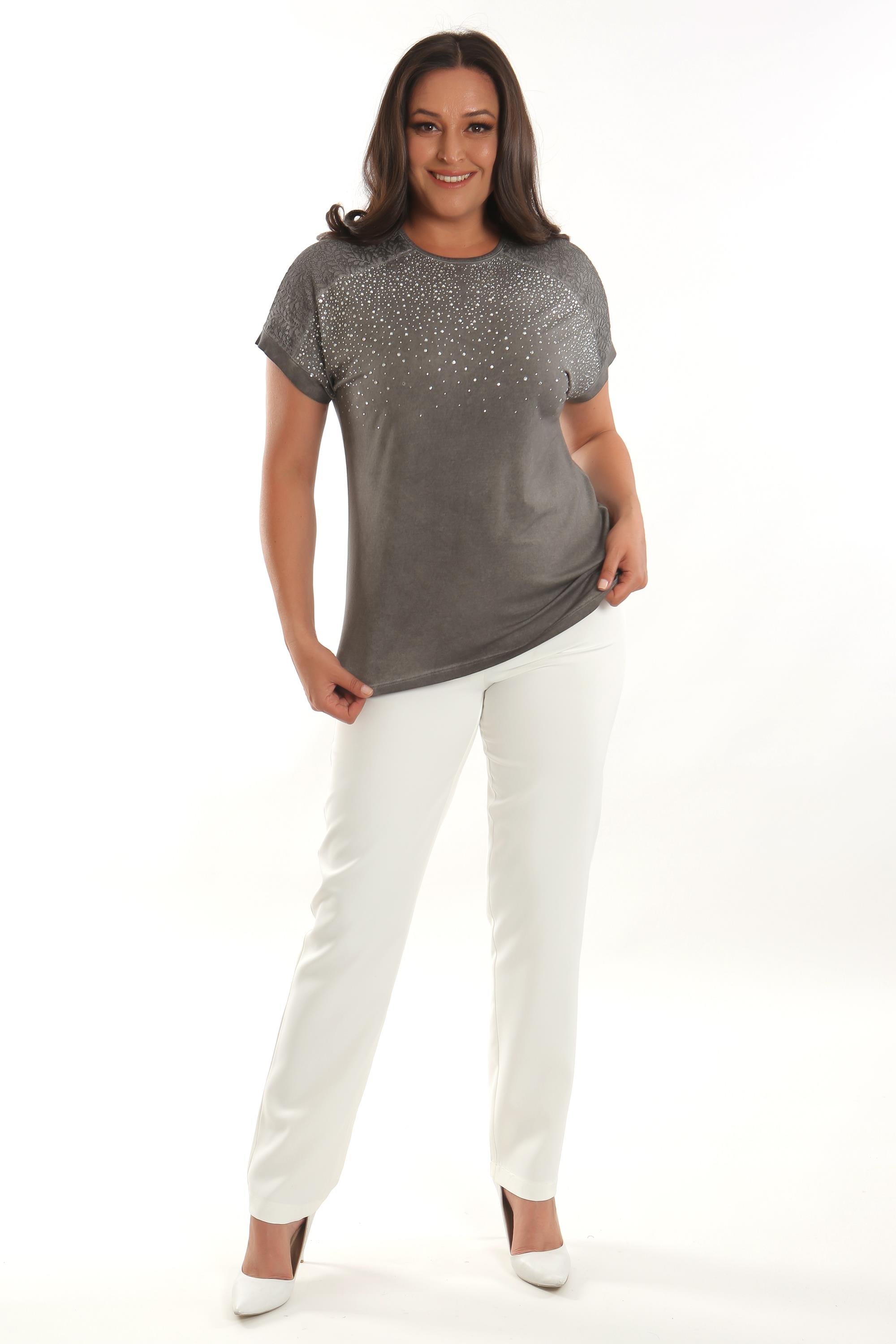 Trend42plus Büyük Beden Antrasit Taş Baskılı Omuz Dantel Detaylı Batik Yıkamalı Bluz