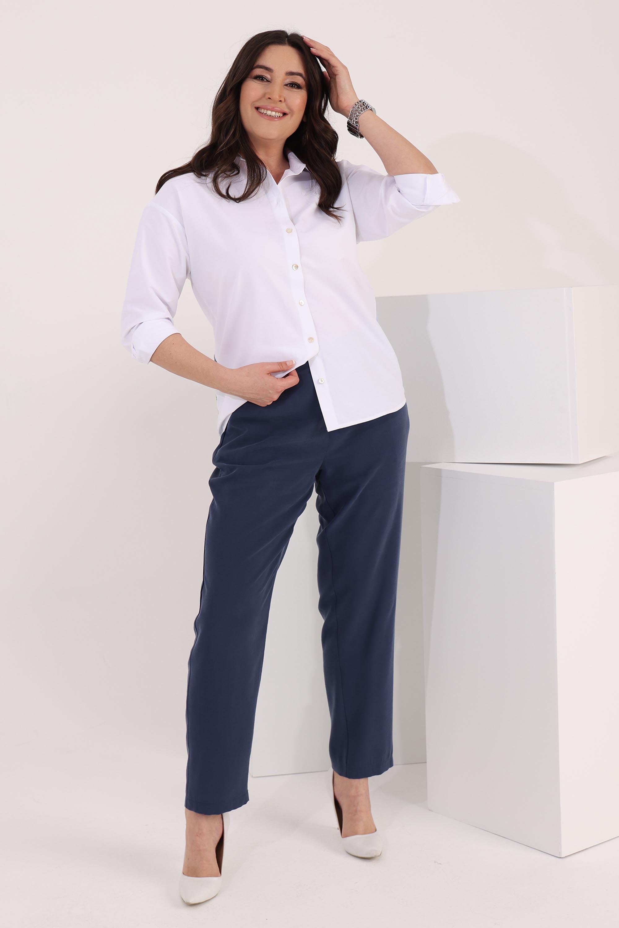 Trend42plus Büyük Beden Arka At Nakış Detaylı Oversize Beyaz Gömlek