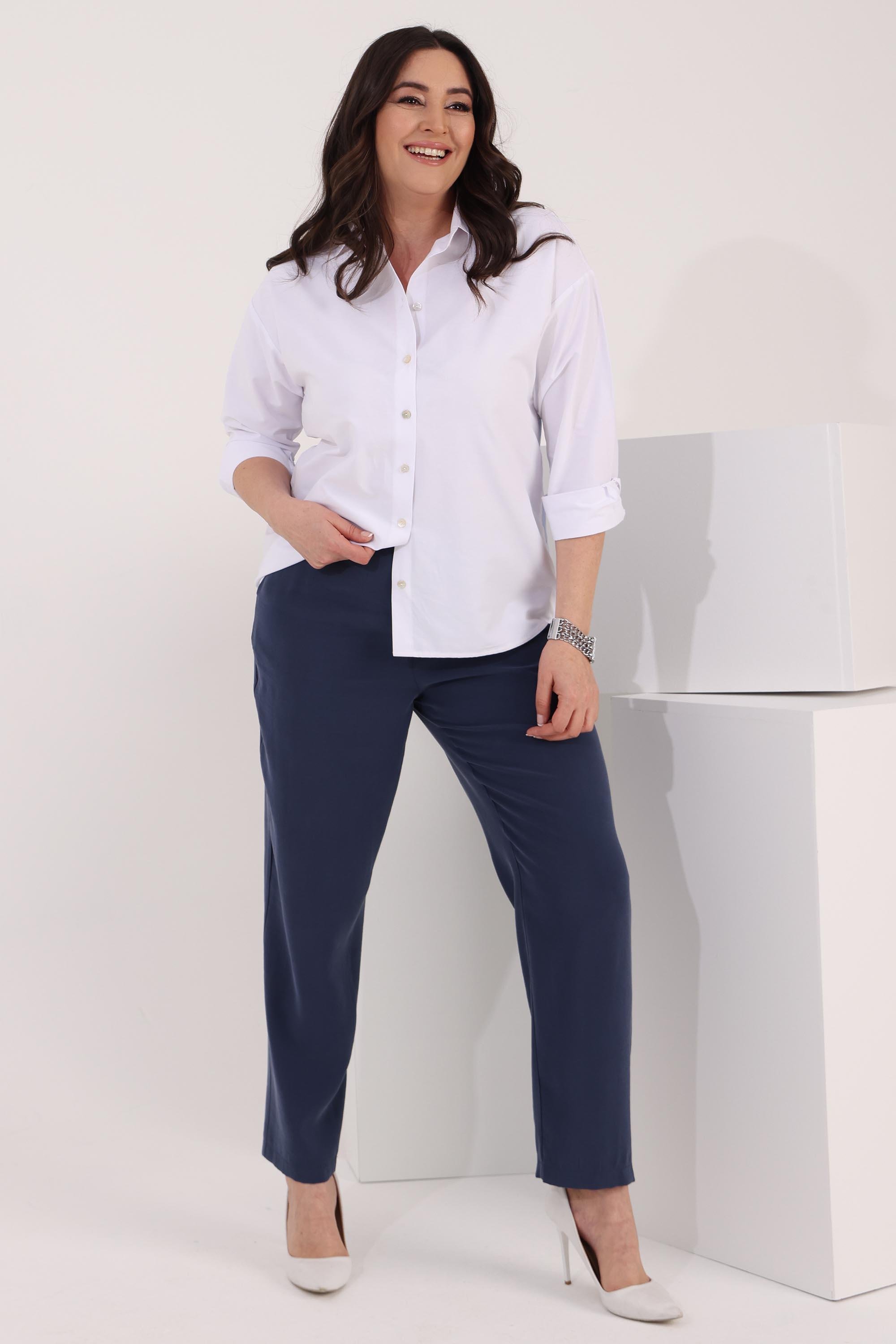 Trend42plus Büyük Beden Arka At Nakış Detaylı Oversize Beyaz Gömlek