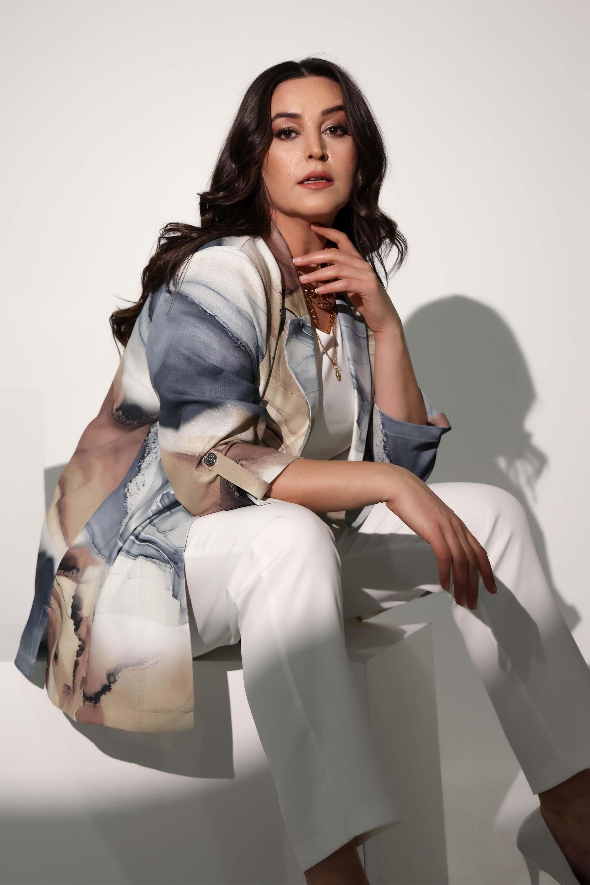 Trend42plus Büyük Beden Batik Desen Kruvaze Yaka Gri Ceket 