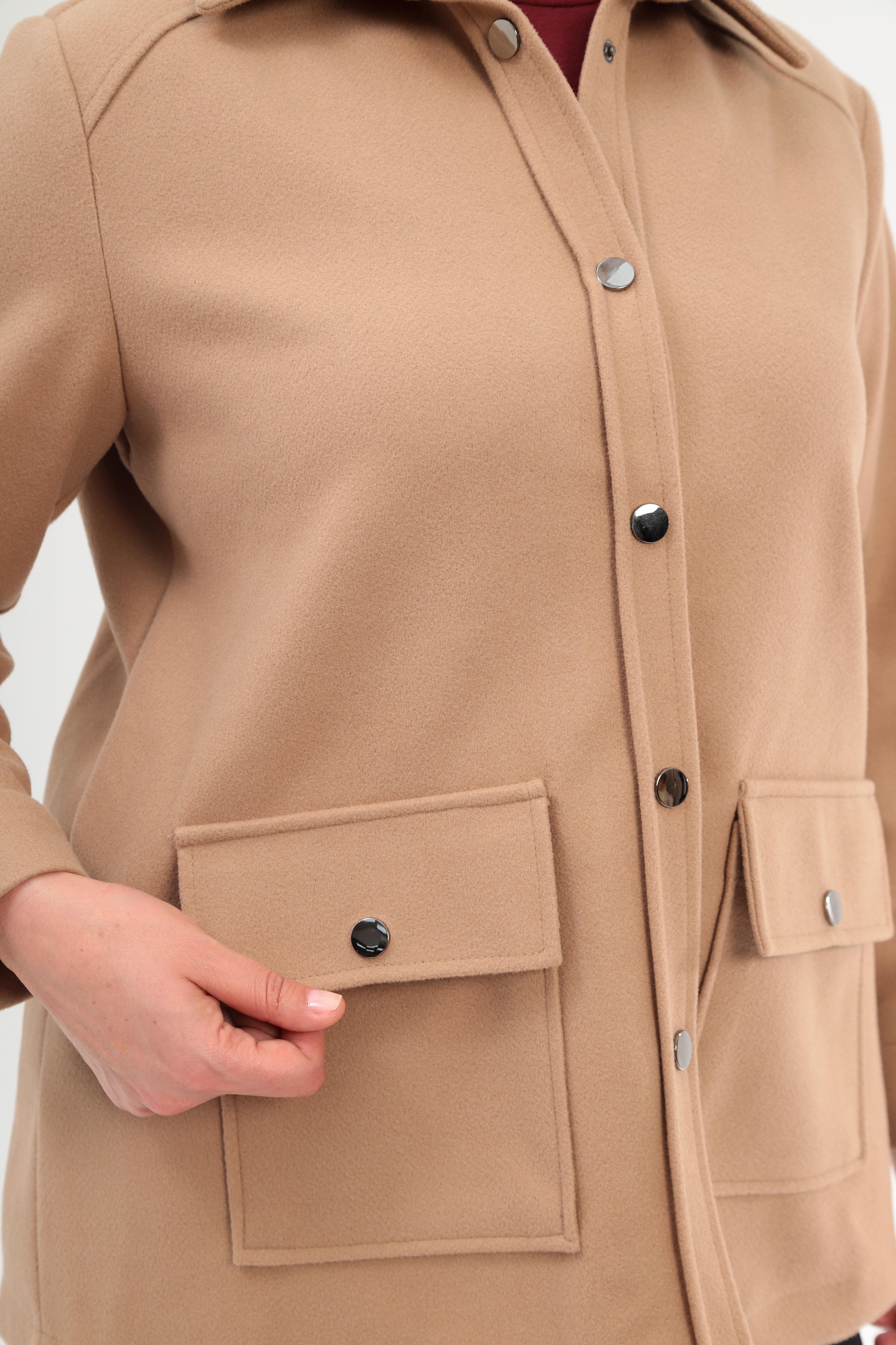 Trend42plus Büyük Beden Çıt Çıt Düğmeli Cep Detaylı Kaşe Bej Ceket