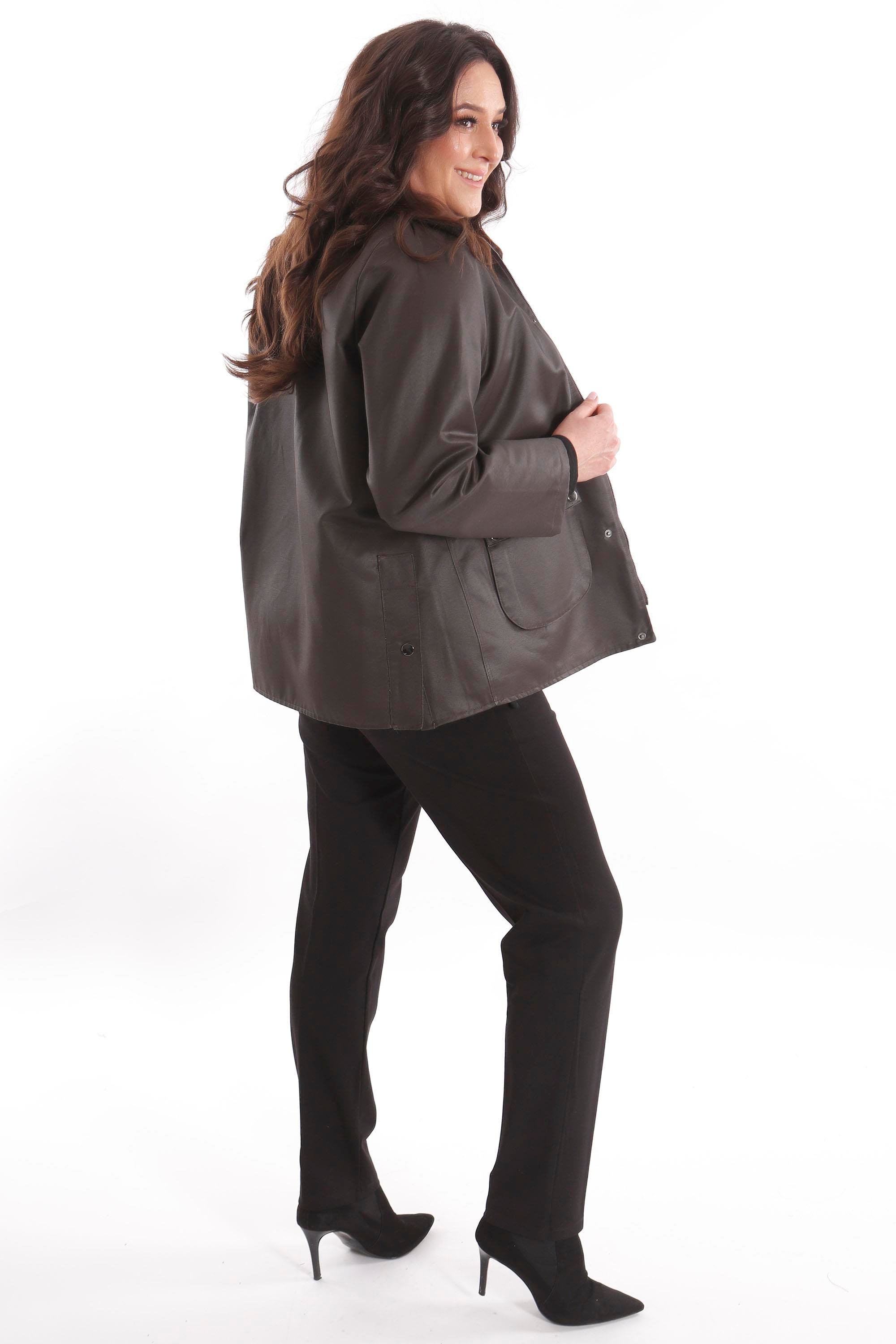 Trend42plus Büyük Beden Kadife Yakalı Çıt Çıt Düğme Detaylı Kahverengi Kaban