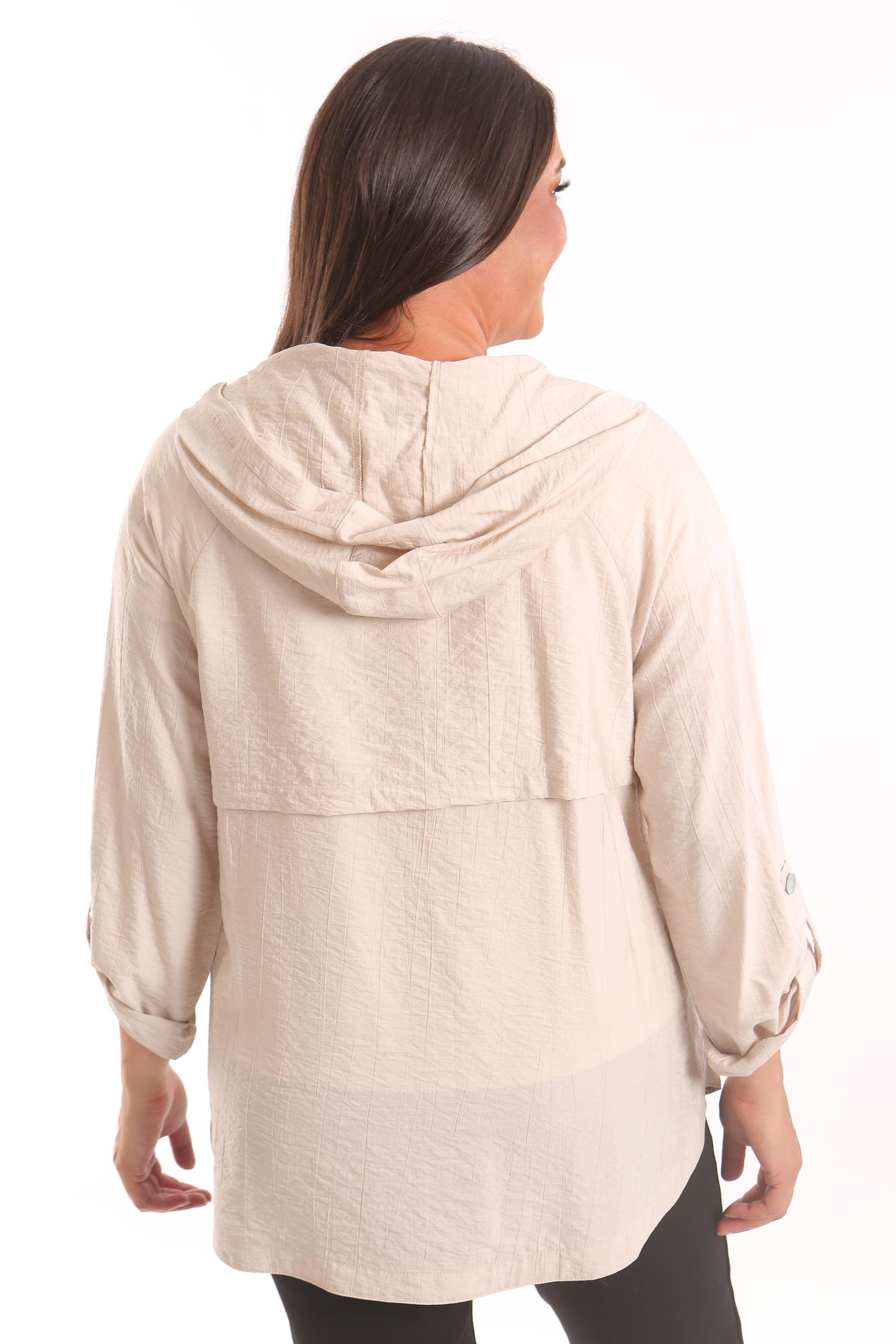 Trend42plus Büyük Beden Kapüşon ve Düğme Detaylı Bej Trençkot