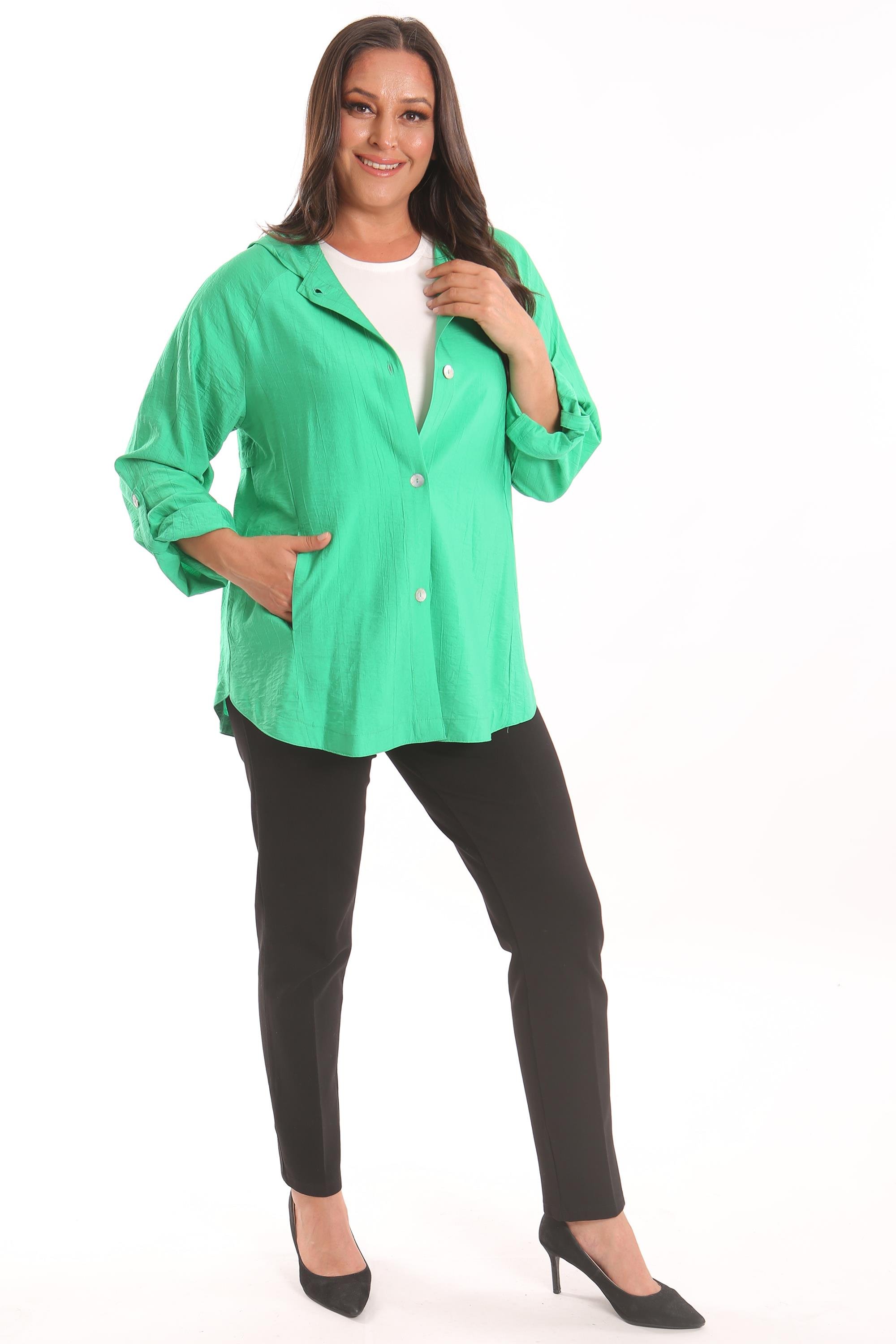 Trend42plus Büyük Beden Kapüşon ve Düğme Detaylı Yeşil Trençkot