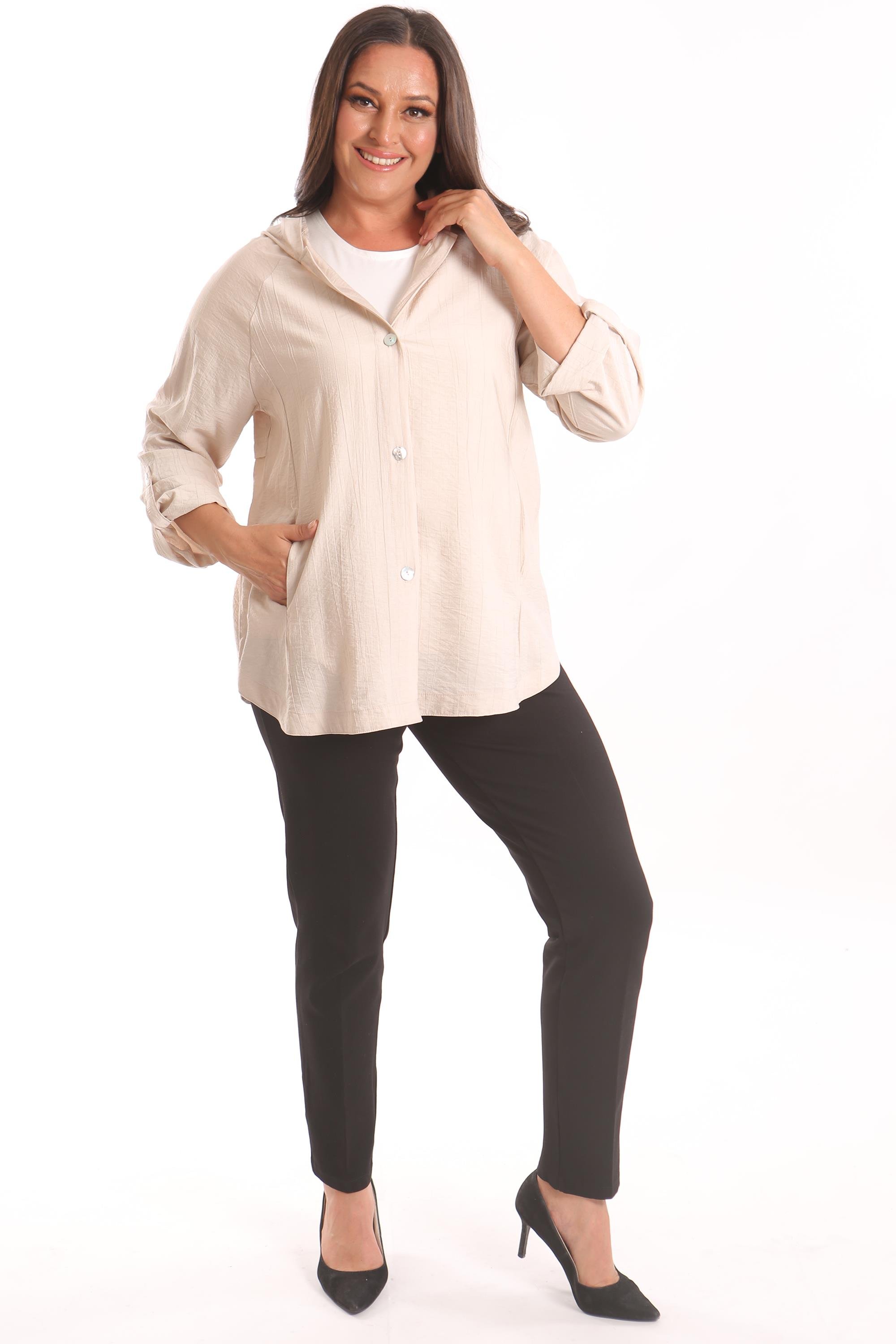 Trend42plus Büyük Beden Kapüşon ve Düğme Detaylı Bej Trençkot