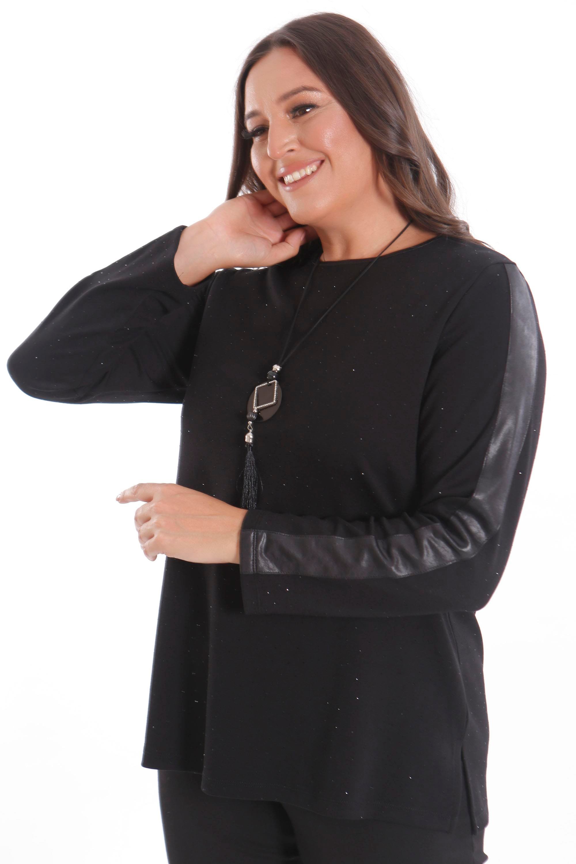 Trend42plus Büyük Beden Kolu Deri Şerit Detaylı Kendinden Taşlı Siyah Bluz 