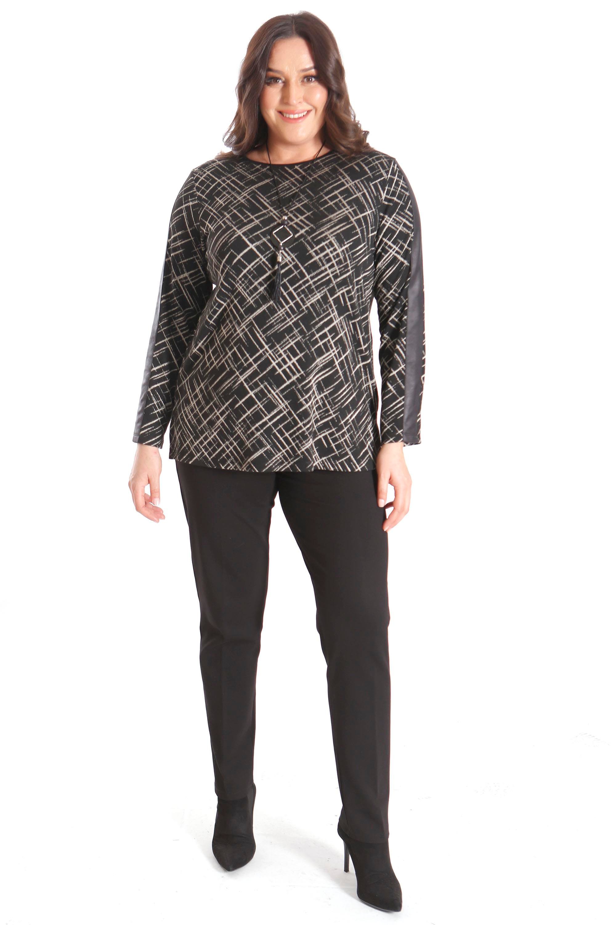 Trend42plus Büyük Beden Kolye Detaylı Kollar Deri Şeritli Siyah Bluz