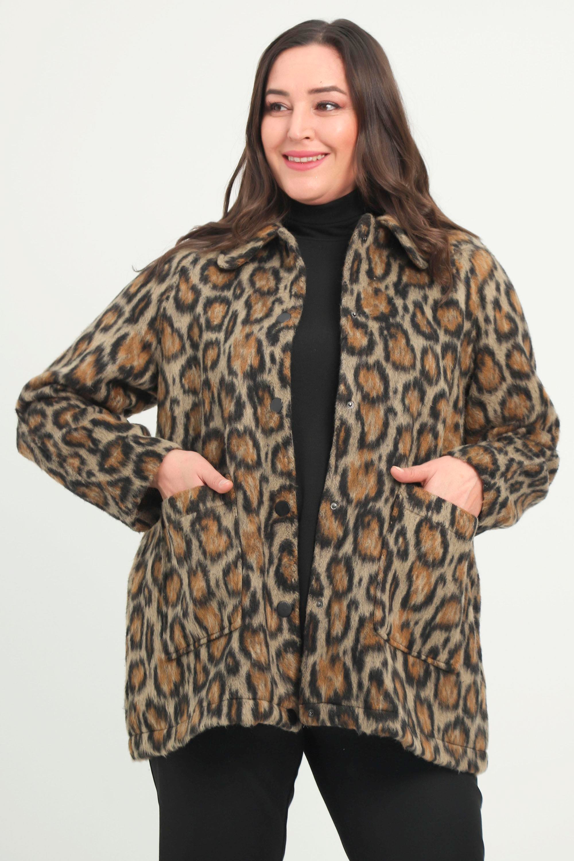 Trend42plus Büyük Beden Leopar Desenli Çıt Çıt Düğmeli Erkek Yaka Kaban