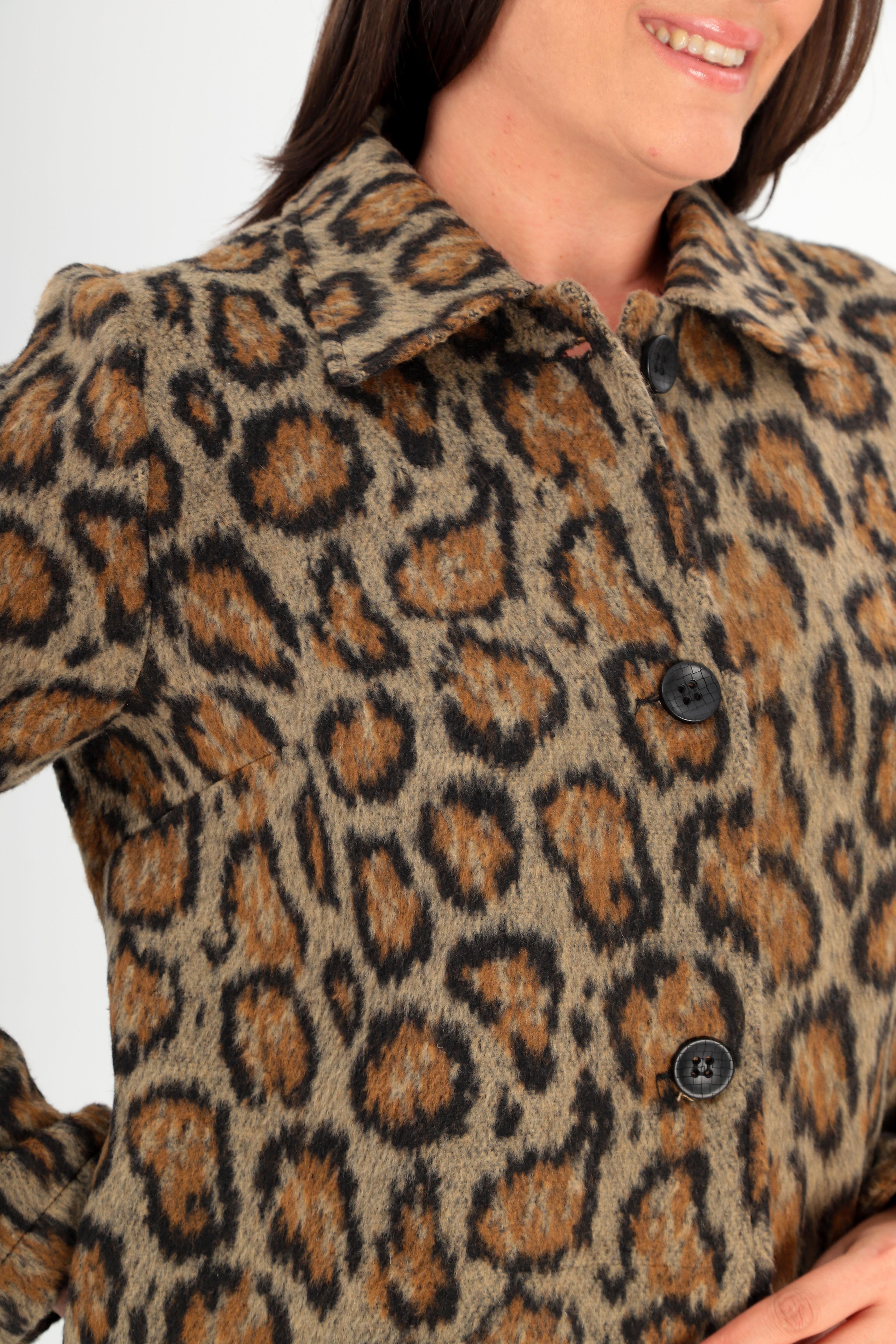 Trend42plus Büyük Beden Leopar Desenli Düğmeli Kahverengi Erkek Yaka Kaban