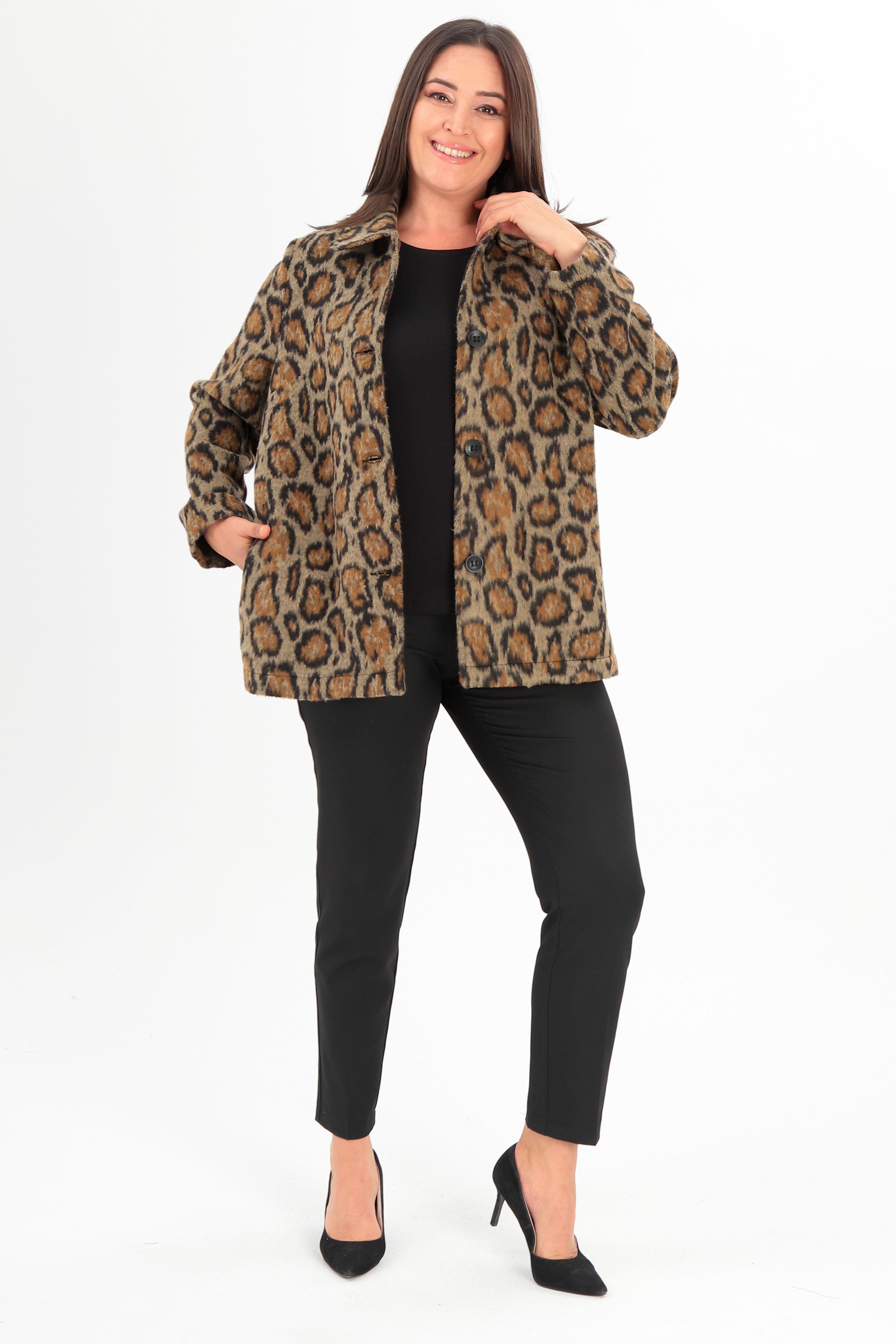 Trend42plus Büyük Beden Leopar Desenli Düğmeli Kahverengi Erkek Yaka Kaban