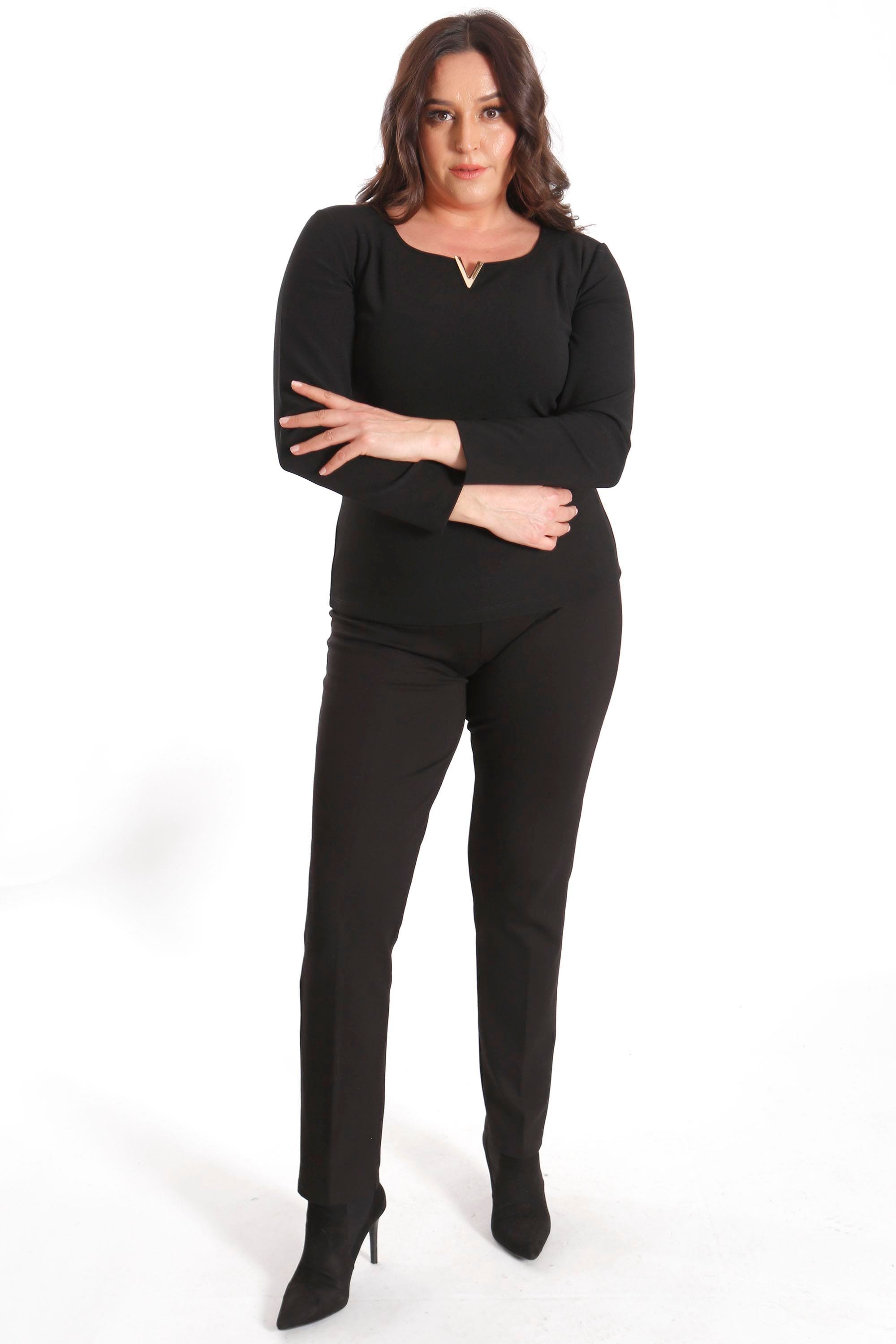 Trend42plus Büyük Beden Likralı Krep Kumaş V Gold Toka Detaylı Siyah Bluz  