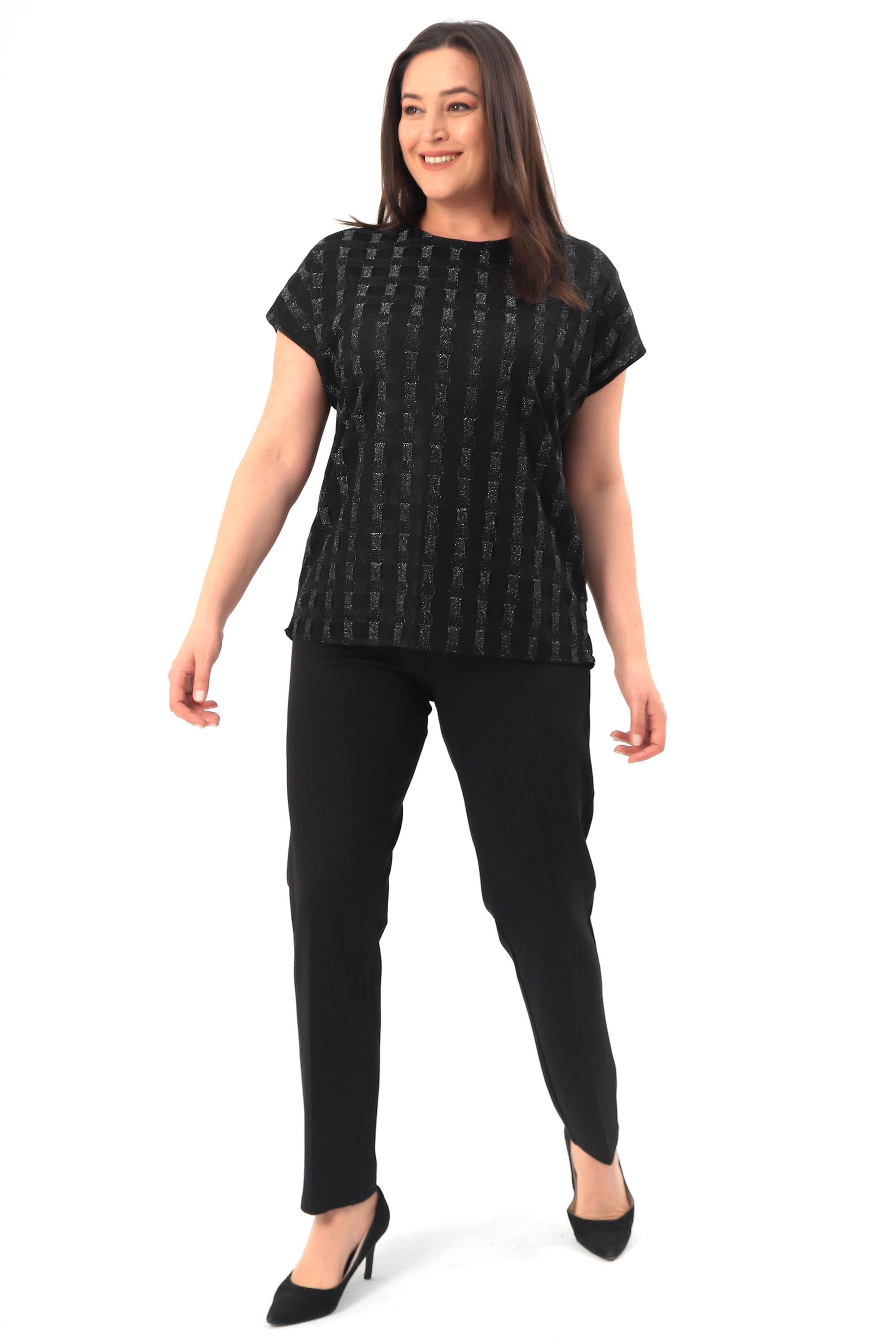 Trend42plus Büyük Beden Simli Kareli Düşük Kol Siyah Bluz