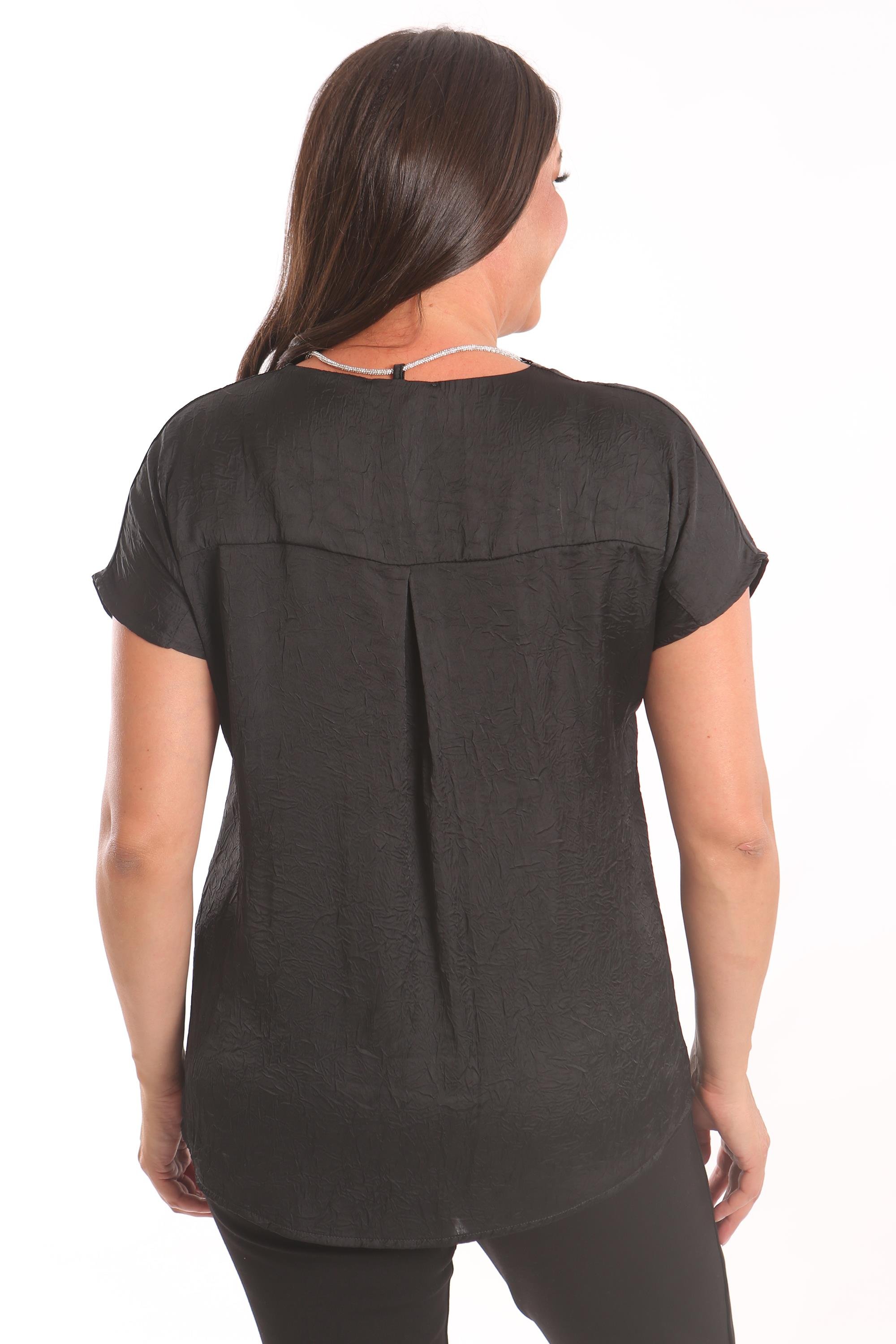 Trend42plus Büyük Beden Siyah Kraşlı ve Zincir Detaylı Saten Bluz