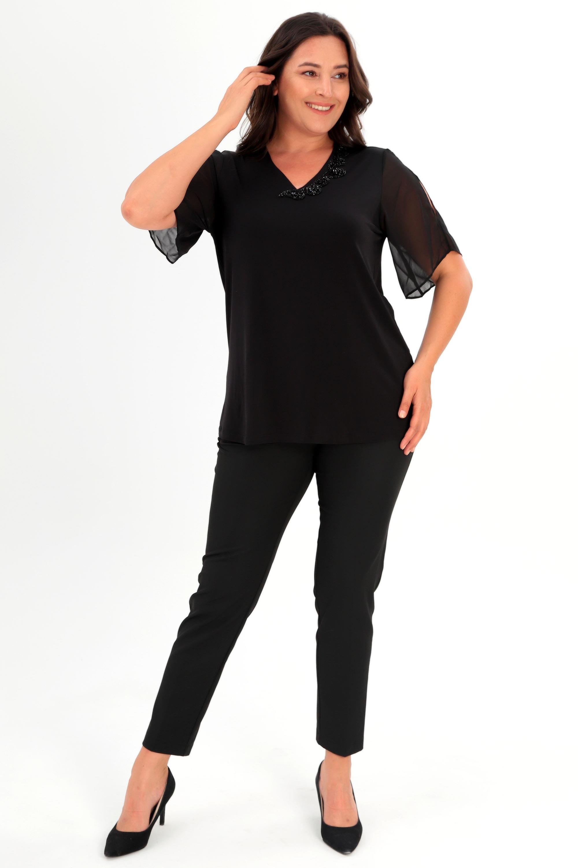 Trend42plus Büyük Beden Yaka Taş Şeritli Siyah Bluz