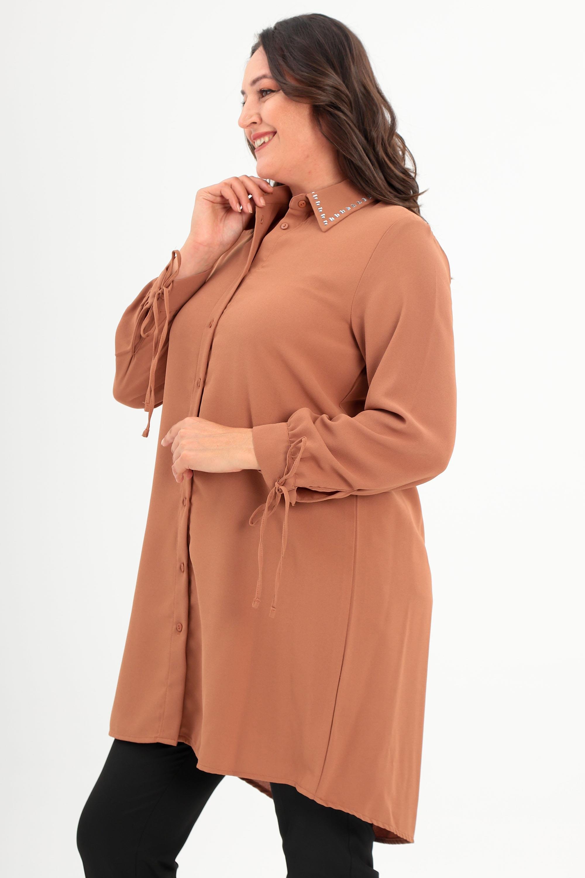 Trend42plus Büyük Beden Yakası Baget Taşlı Camel Tunik
