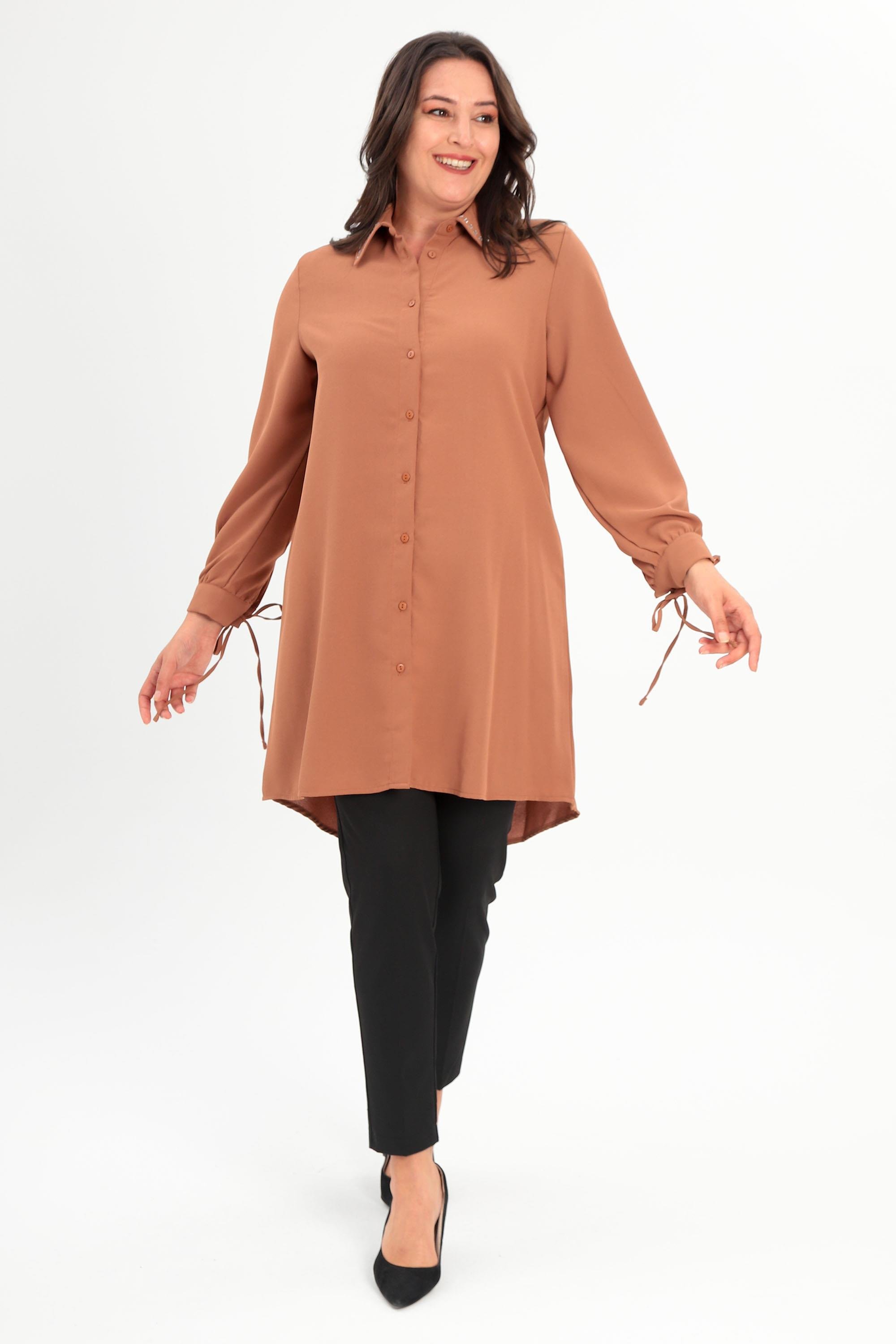 Trend42plus Büyük Beden Yakası Baget Taşlı Camel Tunik