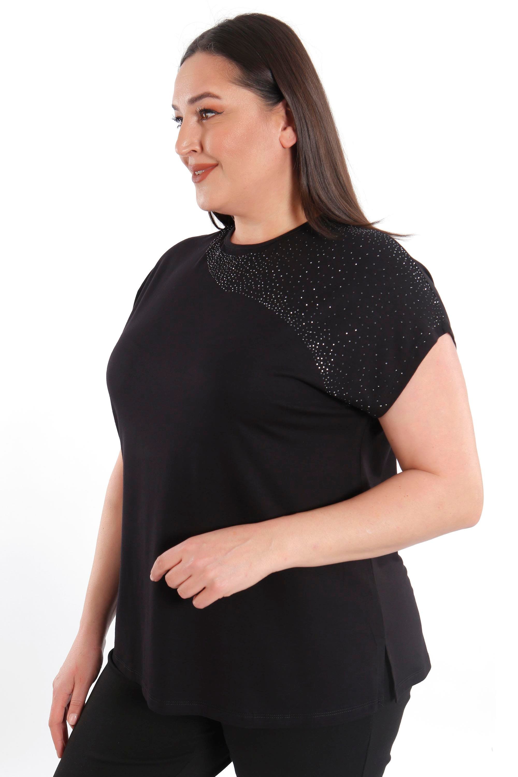 Trend42plus Omuz Kısmı Crystal taşlı Kısa Kol Büyük Beden Viskoz Siyah Kadın T-Shirt