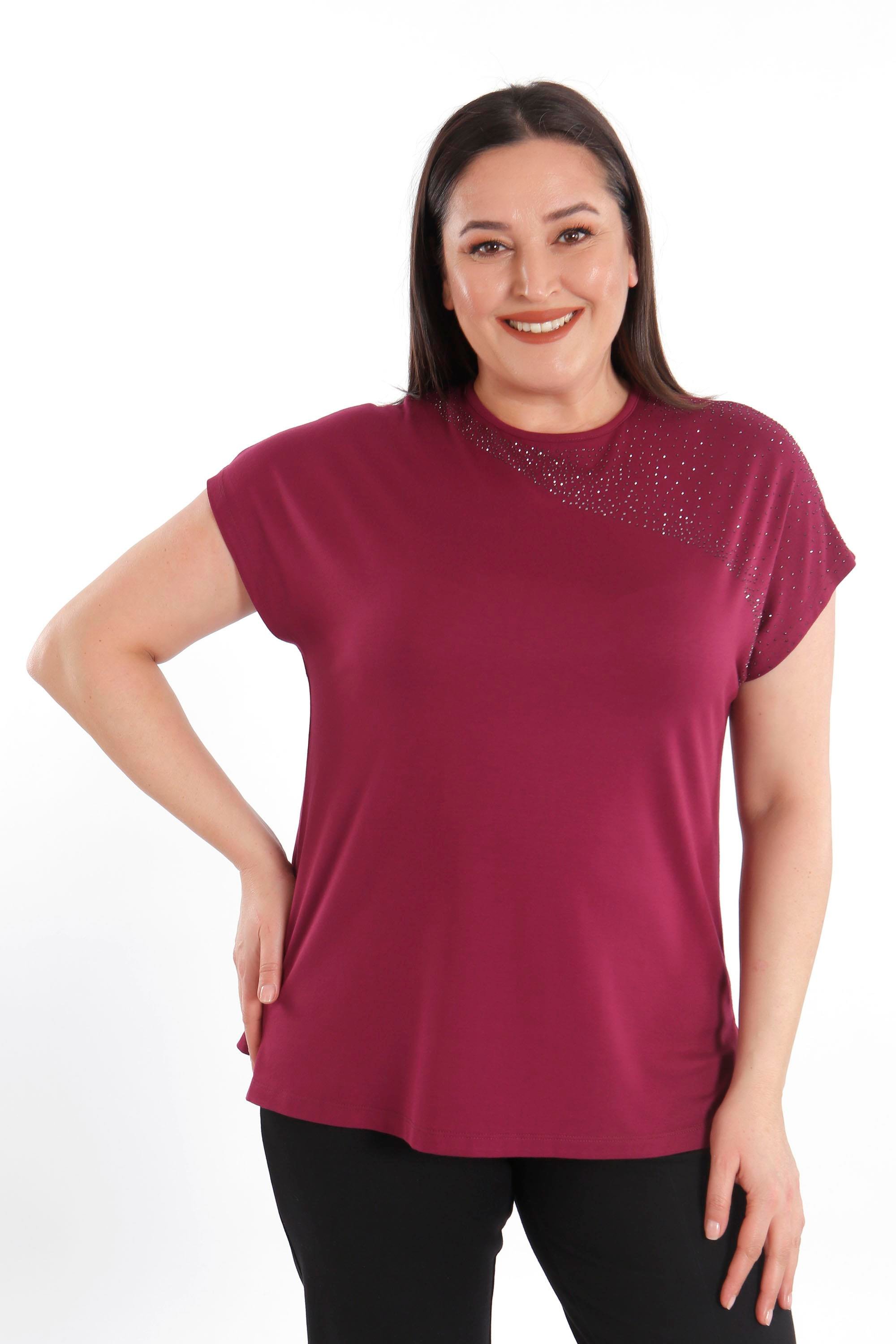 Trend42plus Omuz Kısmı Crystal taşlı Kısa Kol Büyük Beden Viskoz Bordo Kadın T-Shirt